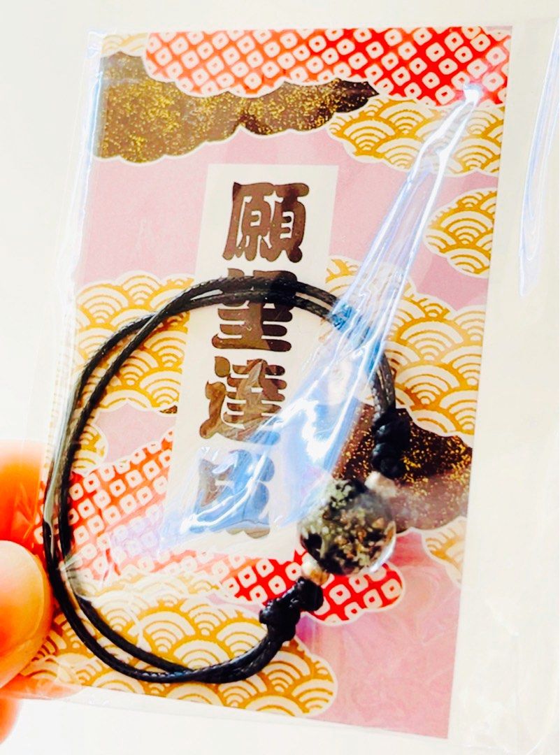 獨家💝限量現貨💮祝福幸福御守手繩手鏈 平安 健康 快樂 戀愛御守 賀年裝飾 和風 招財貓公仔 風車 新年飾物 開運飾物 手作飾物 學業御守 戀愛御守 健康御守 家居佈置裝飾 新年佈置 風水生肖 新年禮物 賀年禮品 珍藏收藏品 LUCKY NEW YEAR ACCESSORY CHINESE STYLE LUNAR BRACELET NEW YEAR DECORATIONS GIFT （分類：手鍊）位於 Hong Kong。 由 swroom 提交（商品編號 1414377500，圖片 3）。簡介： 💖$80 條，$150 兩條，全新 🎁節日銷情迅速請早訂購，售完即止‼️ 🛍更多卡通精品玩具FOLLOW US ： carousell.com/swroom 📥INBOX 購買請提供以下資料 ： ▫️付款方式 : PAYME / FPS / ALIPAYHK ▫️郵寄方式： 📮 $5 up 本地平郵 ( 一般情況 2-3 工作天寄出 ) 📦 SF順豐到付 ( 一般情況 1-2 