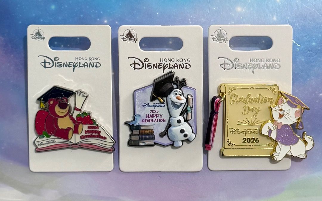 迪士尼徽章 Disney Pin 香港迪士尼 Hong Kong Disneyland Happy Graduation 2024-2026 ...