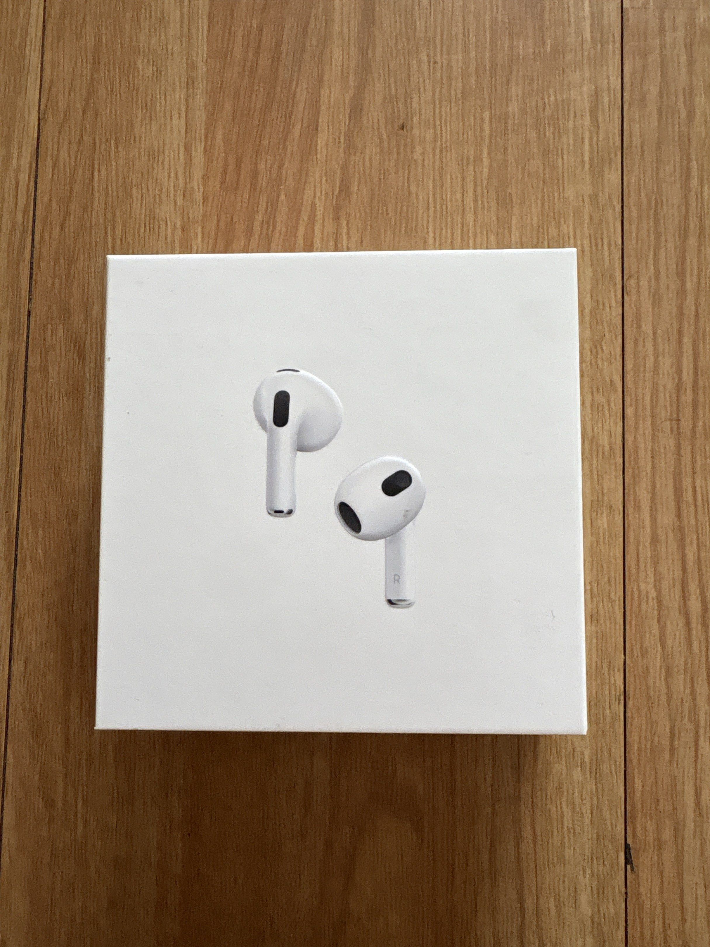 Apple AirPods 3rd Generation65561070561921113