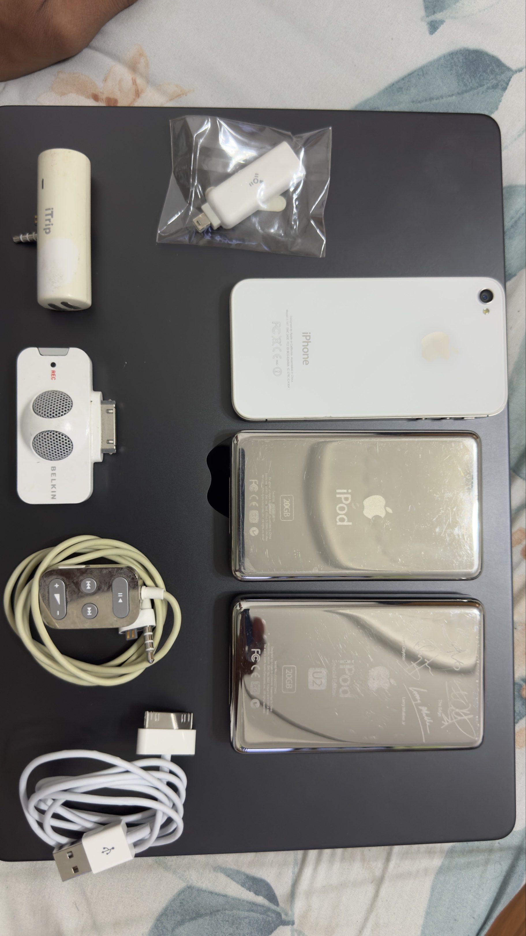 Apple iPods, iPhone 4, and Accessories Bundle65561048099971111