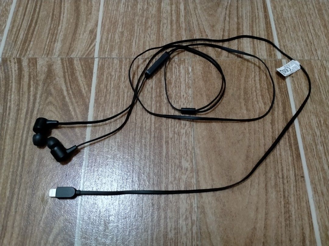 ASDA TECH IN EAR EARPHONE FOR IPHONE (Category: Earphones) located in Cabuyao City. Submitted by Bike_Clothing10 (Listing ID 1417684549, Image 2). Description: READ FIRST.. FOR SALE: ASDA TECH IN EAR EARPHONE FOR IPHONE Excellent Condition Looks New 3.5mm Jack With noise cancellation/VC All working Loud Sound / Bass Excellent Sound Quality Legit PRICE: 800 + SF PICK UP OR SHIPPING ONLY LOC: Cabuyao Laguna -NO COD/COP- PM FOR INQUIRIES.. -Thanks-.