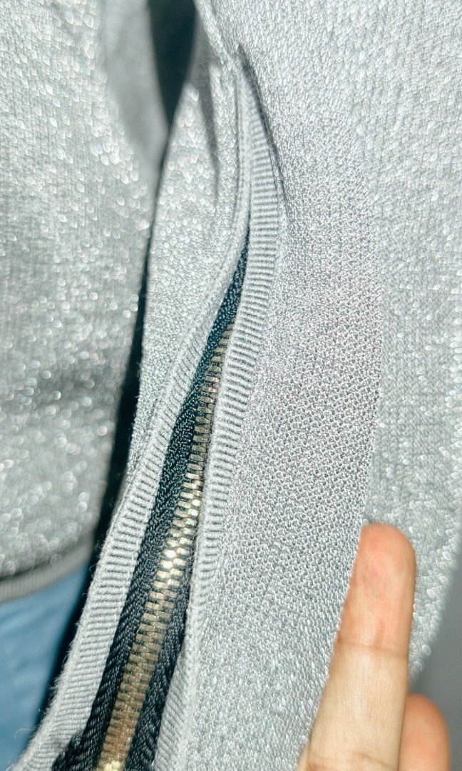 At is lombardi (Category: Longsleeves) located in Caloocan City. Submitted by faithera0331 (Listing ID 1417798899, Image 3). Description: .