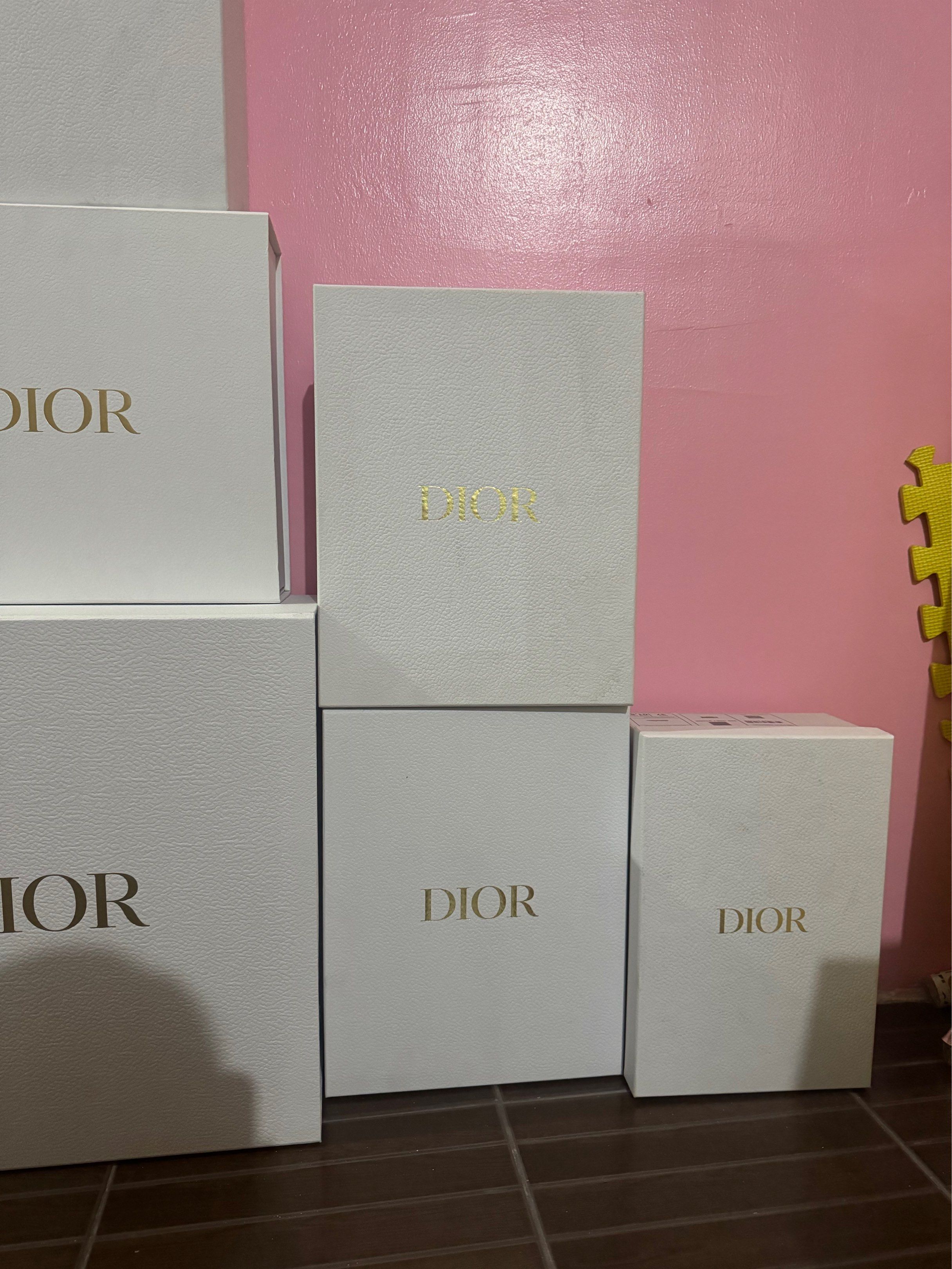 Authentic Dior Boxes (Category: Storage Boxes & Baskets) located in Pasay City. Submitted by missnayeon (Listing ID 1417781970, Image 3). Description: ✨Authentic Dior boxes✨ - Available in various sizes For bags- Large &Medium (SOLD) For shoes- Small (1,500) - Perfect for gifting or storage.