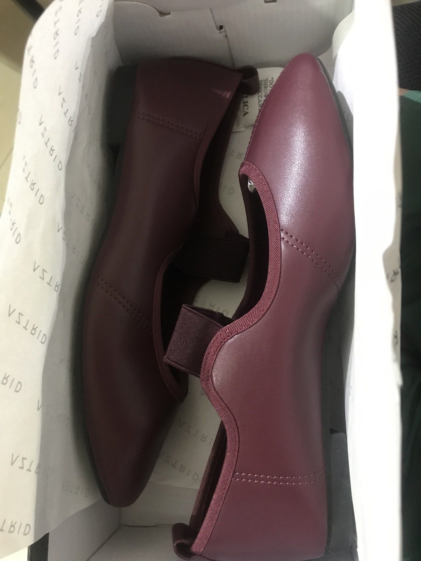 AZTRID Burgundy Flats Size 36 (Category: Flats & Sandals) located in Quezon City. Submitted by ___itsalex (Listing ID 1417737044, Image 2). Description: - AZTRID burgundy flats - Size 36 - Classic design with strap detail - Comes with original box rfs: wrong size ordered; - never worn outside, sinukat lang po .