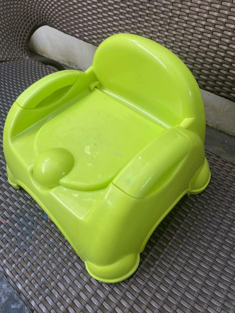 Baby Chair Potty Training Seat (Category: Toilet Training) located in Quezon City. Submitted by Ola_G (Listing ID 1417727802, Image 3). Description: bought from SM bright green color Unisex for both girls and boys.