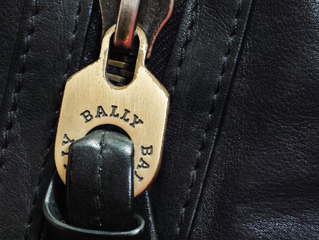 Bally (Category: Tote Bags) located in Caloocan City. Submitted by faithera0331 (Listing ID 1417797897, Image 3). Description: .