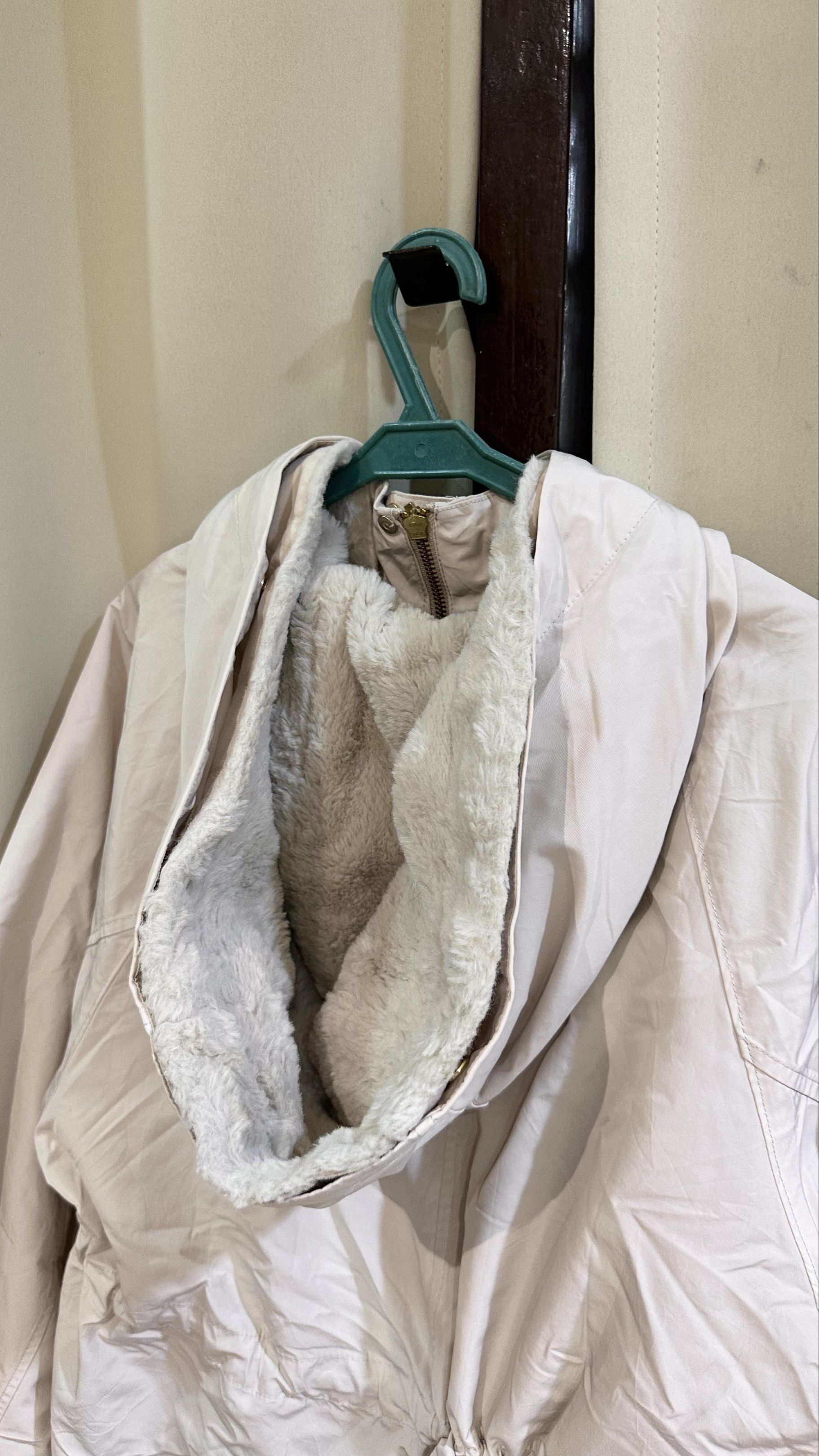 Beige Hooded Jacket with Fleece Lining for (Spring/Winter) (Category: Coats, Jackets and Outerwear) located in Cebu City. Submitted by cmy___ (Listing ID 1417684504, Image 3). Description: Selling because it’s a size too big on me. Would be perfect for L-XL frames! Pwede din for medium frames who prefer a little oversized look Never worn. Got this off a store in IG, selling at purchase price! I have a black piece also. - Beige hooded jacket - Fle