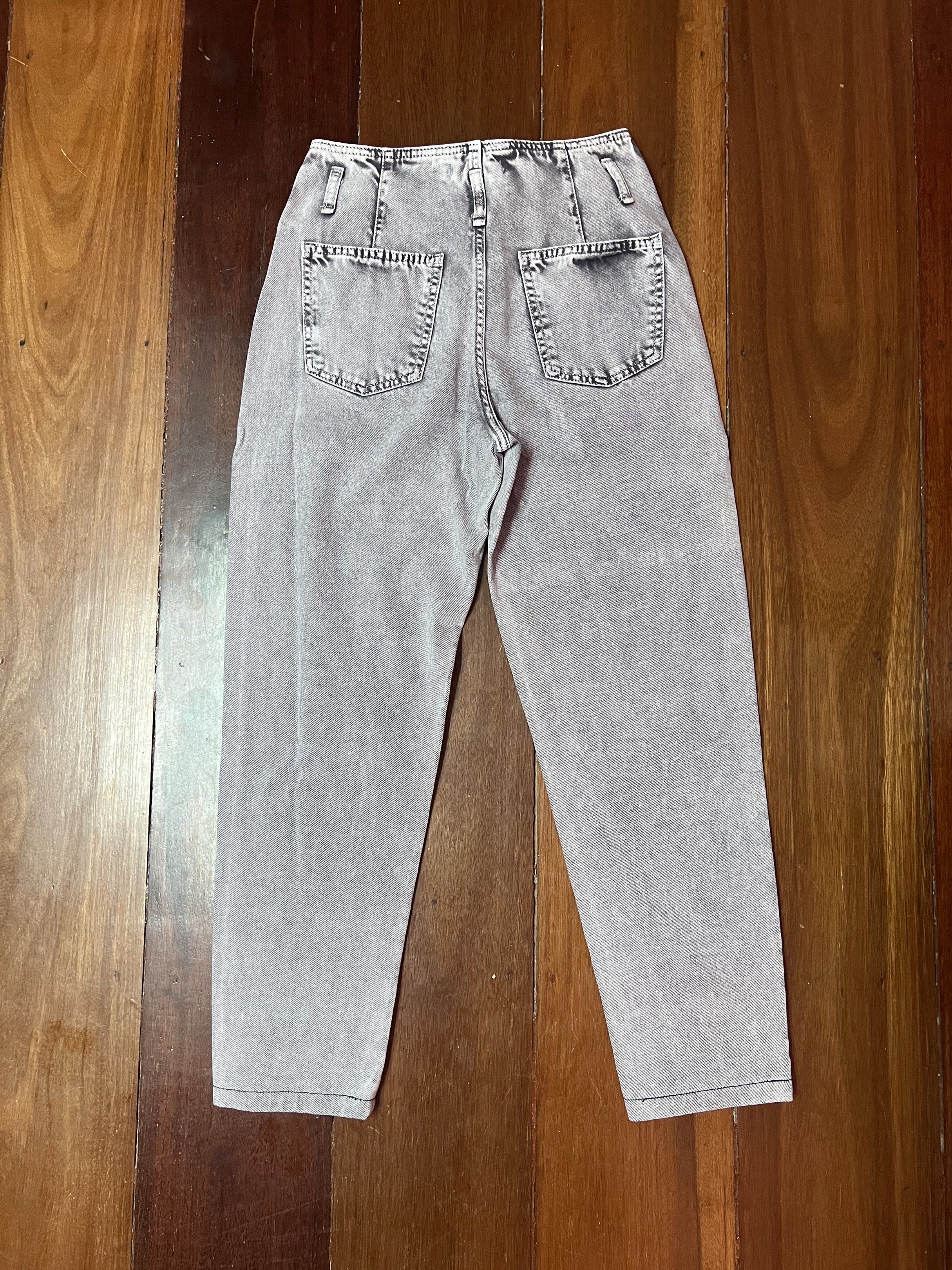 Bershka Acid Wash Jeans (Category: Jeans) located in Taguig. Submitted by angmarcelo (Listing ID 1417660991, Image 2). Description: - Bershka acid wash jeans - High-waisted fit - Straight leg cut - Classic four-pocket design - Bought in Spain - Perfect for 5’3 and under - No flaws RFS: I own too many jeans.