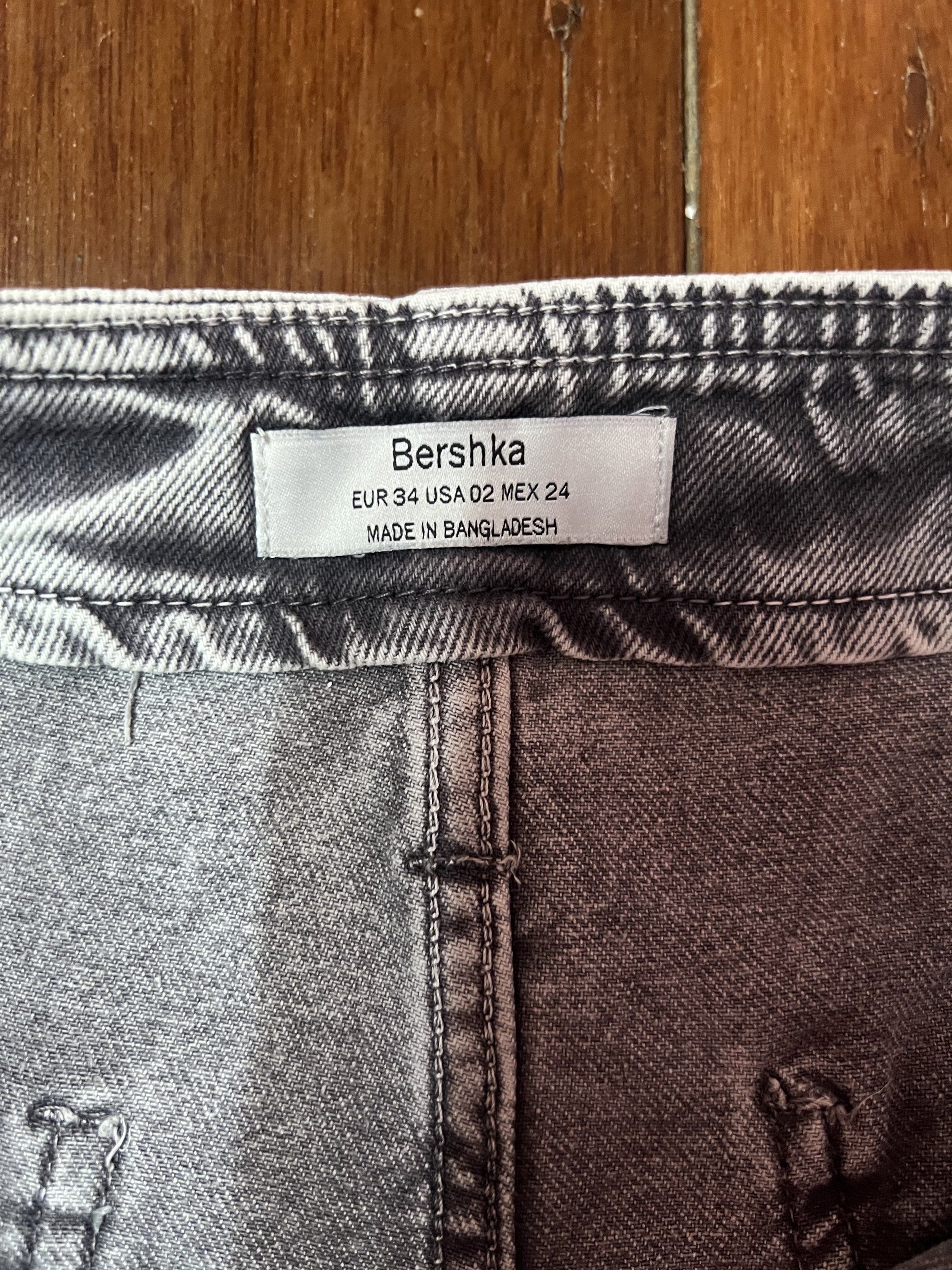 Bershka Acid Wash Jeans (Category: Jeans) located in Taguig. Submitted by angmarcelo (Listing ID 1417660991, Image 3). Description: - Bershka acid wash jeans - High-waisted fit - Straight leg cut - Classic four-pocket design - Bought in Spain - Perfect for 5’3 and under - No flaws RFS: I own too many jeans.