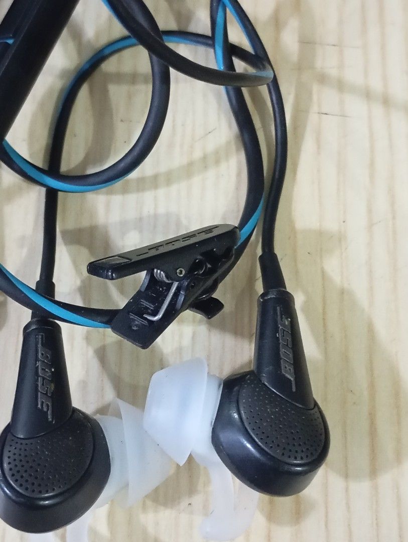Bose Qc 20 earphones (Category: Earphones) located in Las Pinas. Submitted by quick_deals_great_finds2 (Listing ID 1417774008, Image 3). Description: Original good working condition Noise canceling.