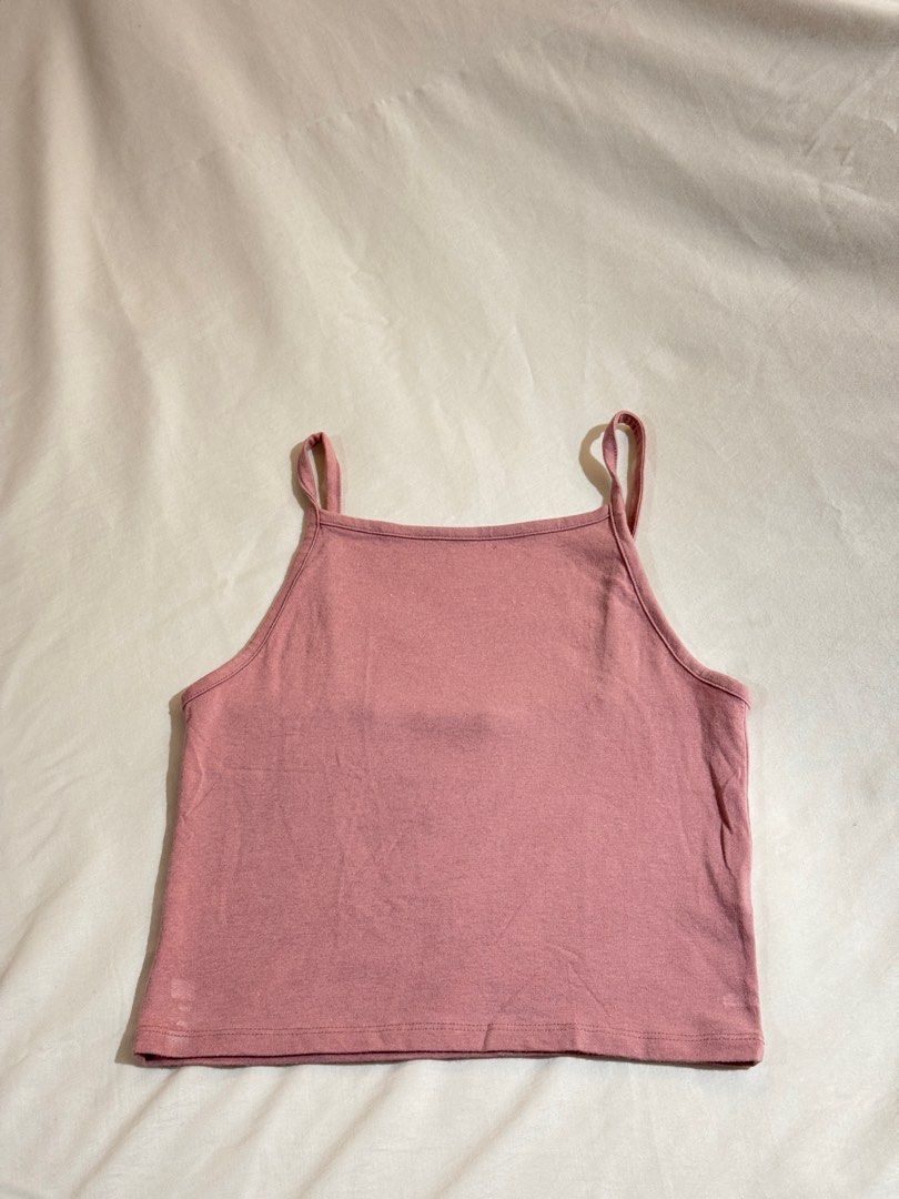 Brandy Melville Halter Top (Category: Sleeveless) located in Quezon City. Submitted by envti (Listing ID 1417773895, Image 1). Description: .