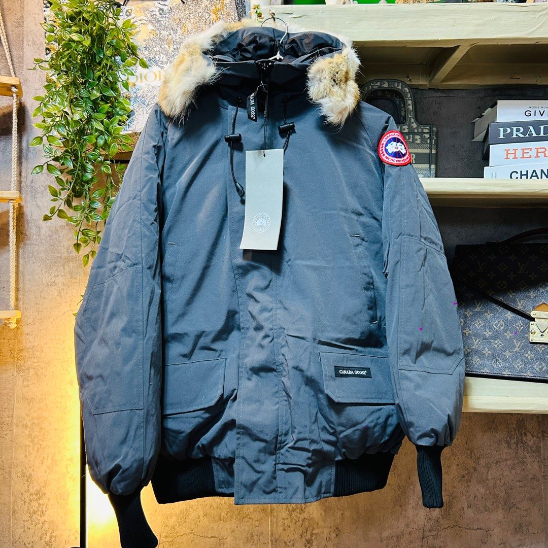 Canada goose jacket (Category: Luxury Apparel) located in Baguio. Submitted by kckc_luxury (Listing ID 1417724086, Image 2). Description: 🌸 TINY PINK SPOTS ARE LENS DAMAGE, NOT CLOTH STAINS ————————— ❗️KINDLY READ BEFORE MAKING AN OFFER❗️ LISTING DETAILS size:Large width x length (inches):25x26 condition: excellent — MOP: Gcash / BPI MOD: J&T / JRS LOCATION: Baguio City — NOTE: • Manage your expectations • Photos did not go under any edit but co