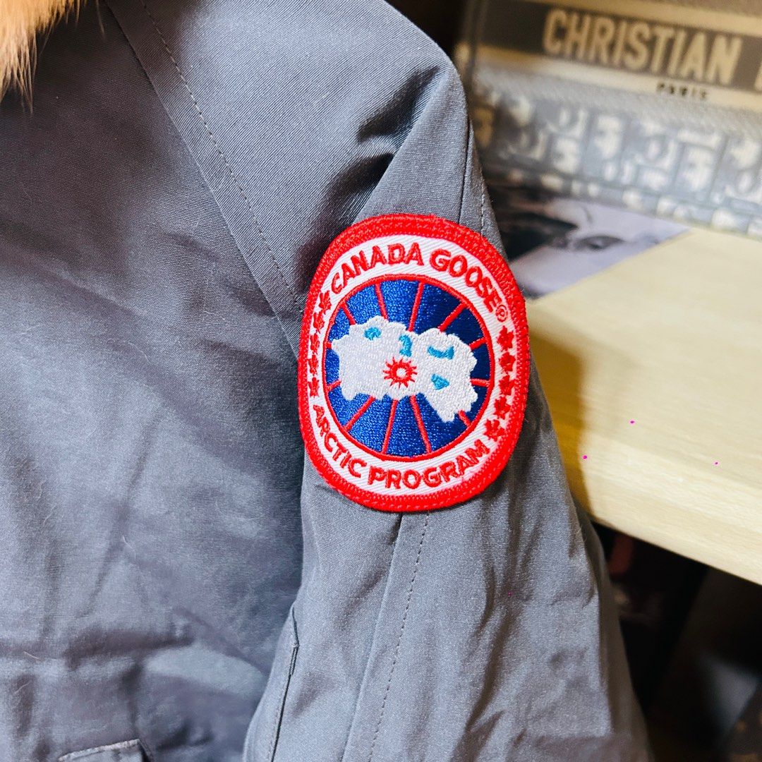Canada goose jacket (Category: Luxury Apparel) located in Baguio. Submitted by kckc_luxury (Listing ID 1417724086, Image 3). Description: 🌸 TINY PINK SPOTS ARE LENS DAMAGE, NOT CLOTH STAINS ————————— ❗️KINDLY READ BEFORE MAKING AN OFFER❗️ LISTING DETAILS size:Large width x length (inches):25x26 condition: excellent — MOP: Gcash / BPI MOD: J&T / JRS LOCATION: Baguio City — NOTE: • Manage your expectations • Photos did not go under any edit but co