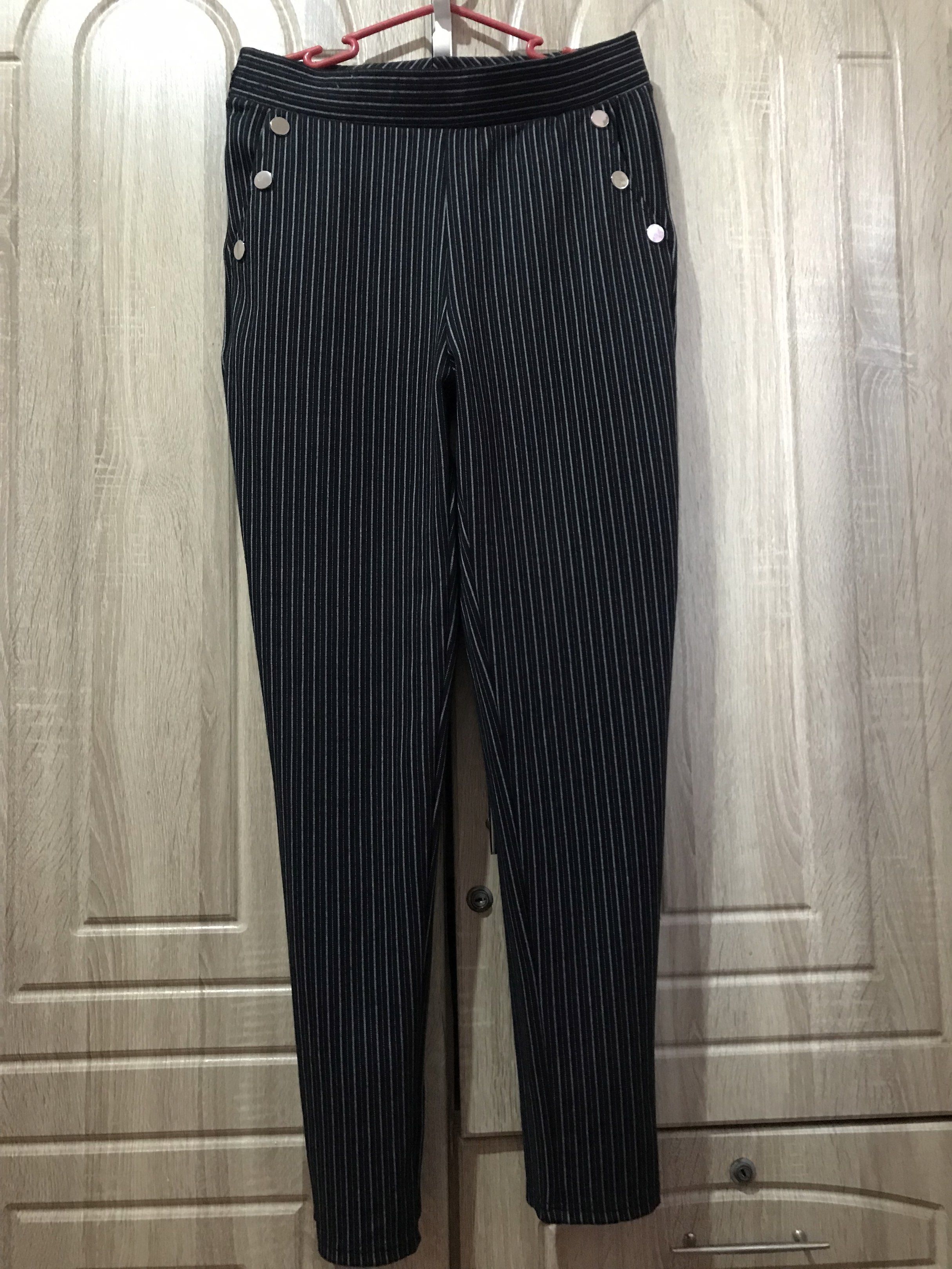 Casual concept high waist pants (Category: Jeans) located in Tarlac. Submitted by mys0726 (Listing ID 1417721399, Image 1). Description: Us bale L on tag Wl 20 to 32 inhes L 39 inches High waist garterized.