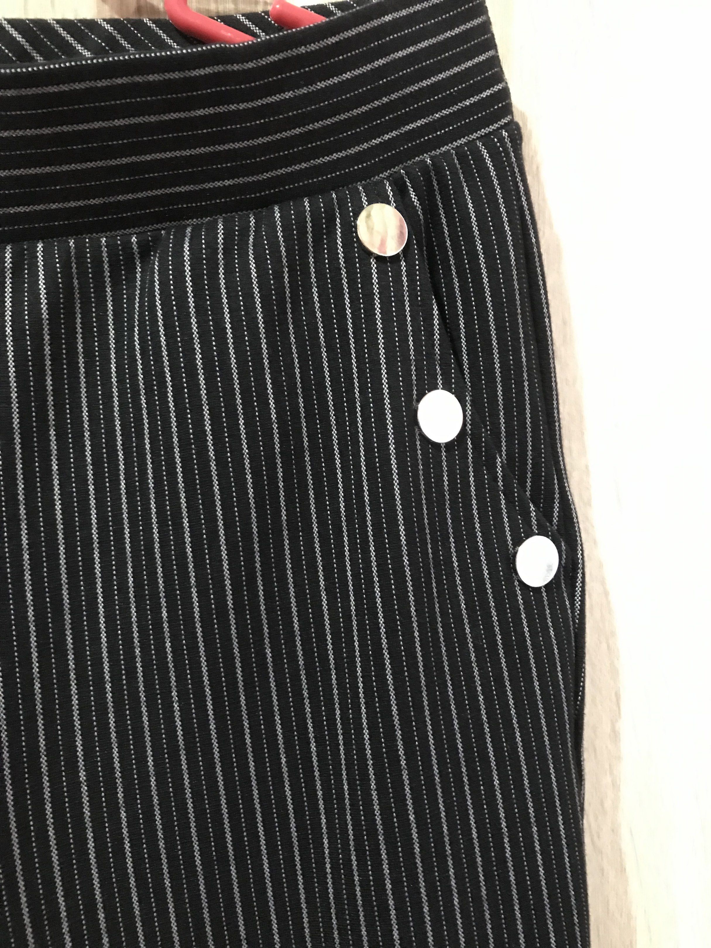 Casual concept high waist pants (Category: Jeans) located in Tarlac. Submitted by mys0726 (Listing ID 1417721399, Image 3). Description: Us bale L on tag Wl 20 to 32 inhes L 39 inches High waist garterized.
