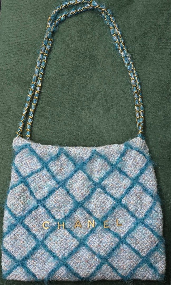 Chanel 22 Tweed Bag (Category: Luxury Bags & Wallets) located in Bacoor. Submitted by deux_trading_corporation (Listing ID 1417734185, Image 1). Description: Chanel 22 Tweed bag. Missing hang tag and sticker. Self Authenticated = Not guaranteed, that's why I am selling for low price..