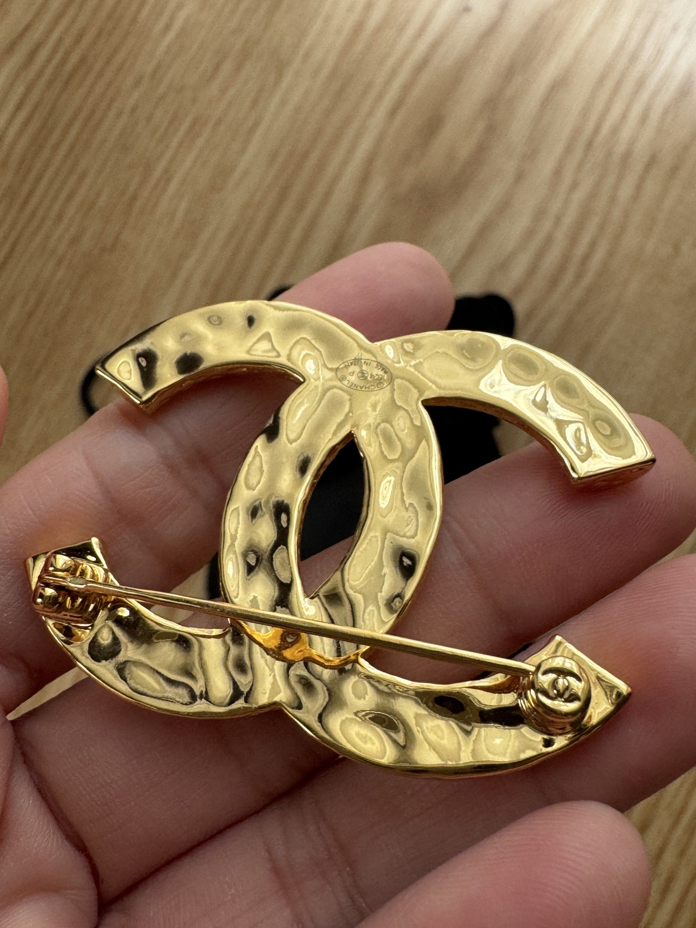 Chanel Gold-Pleated CC Brooch (Category: Other Accessories) located in Taytay. Submitted by becha1 (Listing ID 1417605712, Image 2). Description: Brandnew with provided pouch B24P collection. Made in Italy..