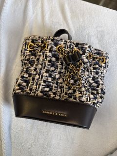（分類：）位於 。 由 selldsebook_ 提交（商品編號 1417662799，圖片 1）。簡介： 。