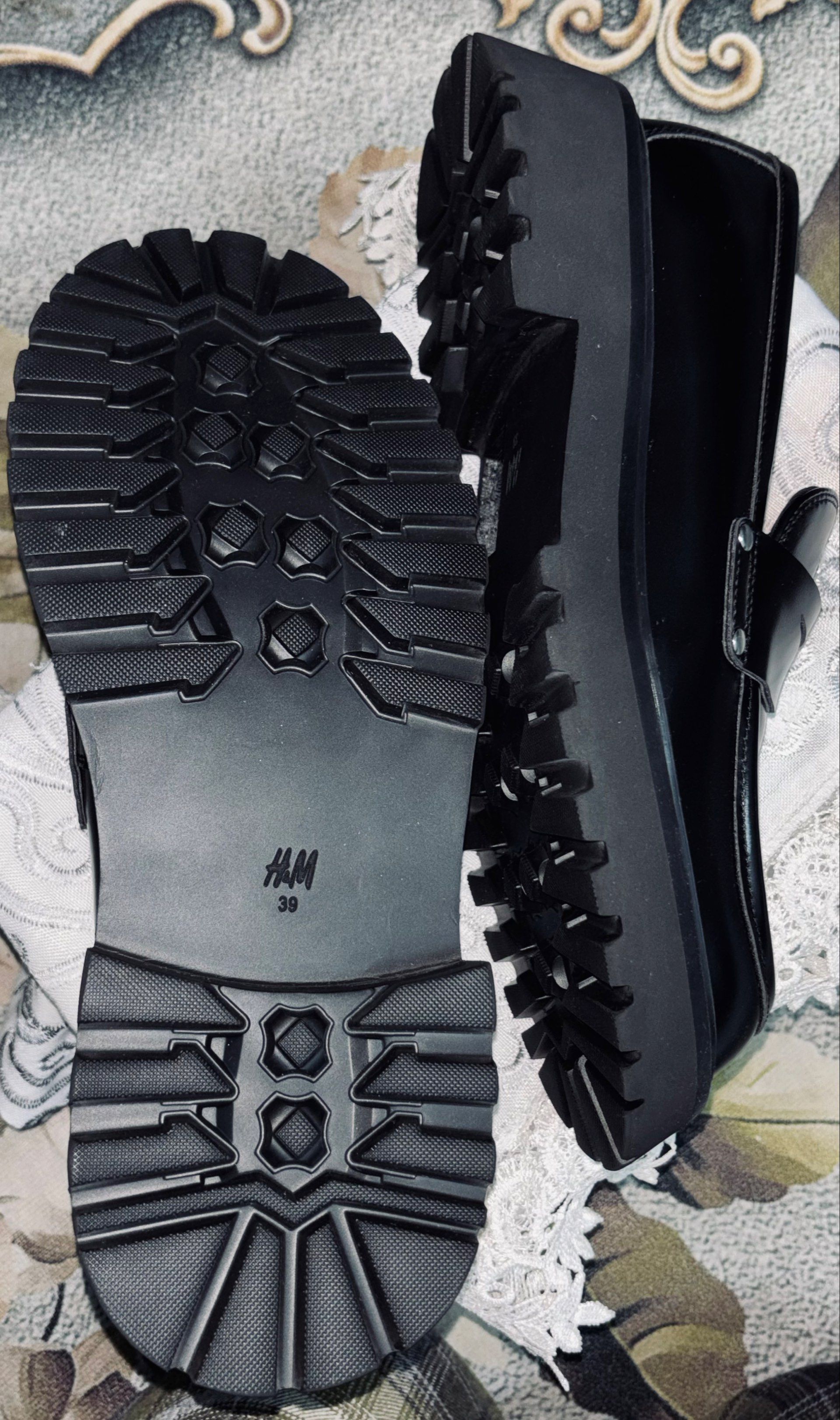 CHUNKY LOAFERS H&M (Category: Loafers) located in Tasek Gelugor. Submitted by leemonki (Listing ID 1417772607, Image 2). Description: brand new... never used before 🙅🏼‍♀️.