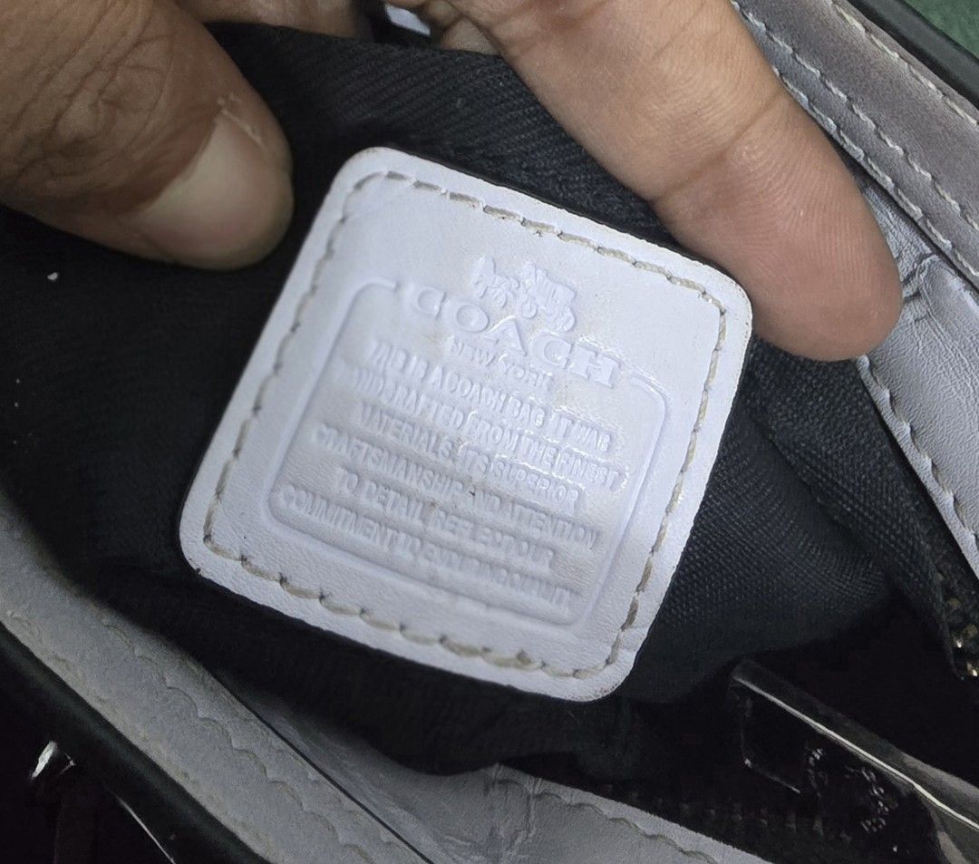 Coach Mini Swagger in Light Lavander (Category: Luxury Bags & Wallets) located in Bacoor. Submitted by deux_trading_corporation (Listing ID 1417800538, Image 2). Description: Authentic Coach Mini Swagger in Light Lavander Negotiable. With flaws.