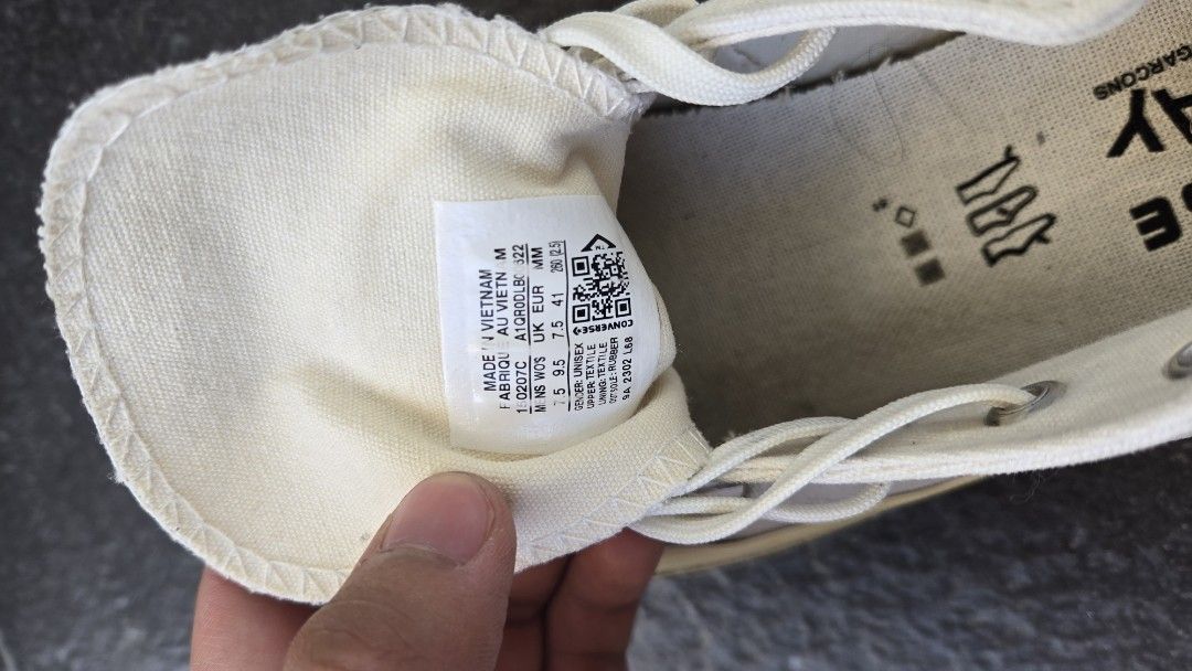 Converse Comme des Garcons Play Sneakers ( CDG ) (Category: Sneakers) located in Santa Rosa. Submitted by declutter.jenjen (Listing ID 1417616596, Image 2). Description: CDG, Binigay lang saken, nakatambak lanb pero all goods pa.