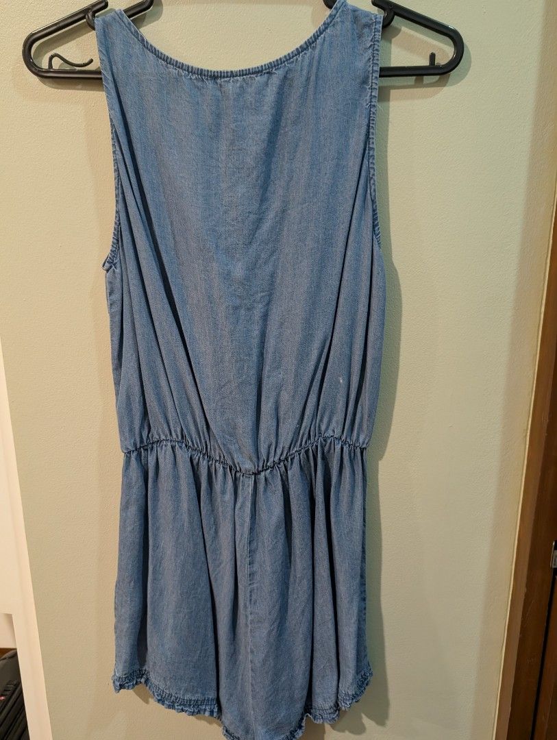 Cotton On Denim Romper XS (Category: Rompers) located in Manila. Submitted by csisters3 (Listing ID 1417739783, Image 3). Description: Cotton On denim romper, XS size. Features a V-neck, and sleeveless design. Light blue denim wash. Perfect for casual wear..