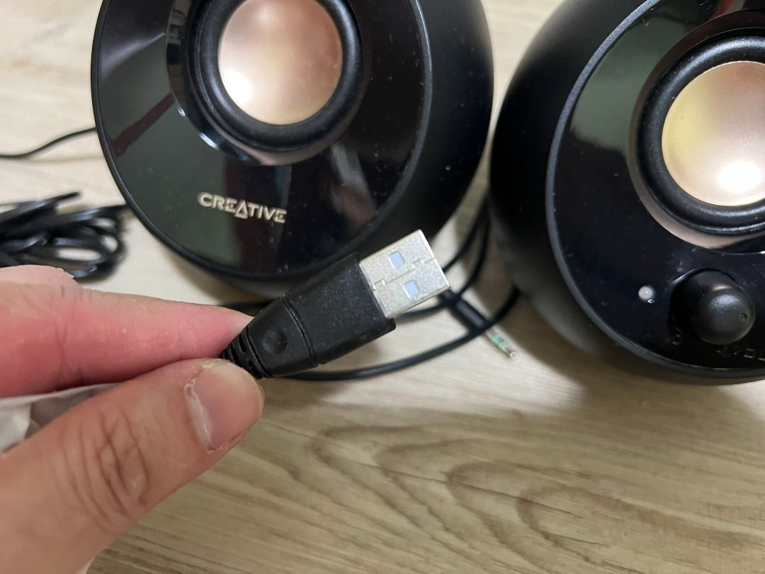 Creative Pebble Speakers65561063856130112
