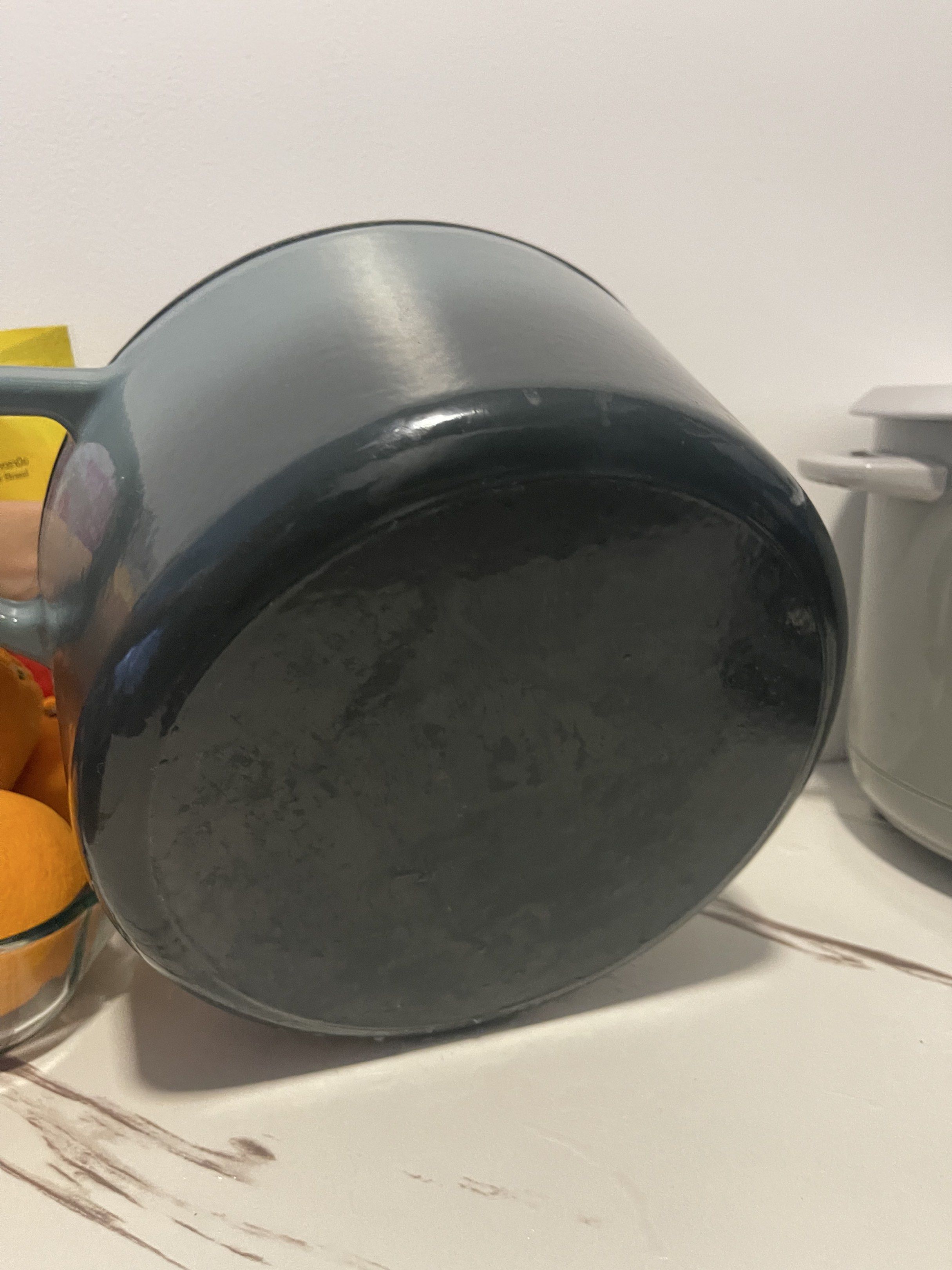 Crockpot Dutch Oven (Category: Cookware & Accessories) located in Mandaluyong City. Submitted by bsgtamayo82882 (Listing ID 1417660596, Image 3). Description: brand new (but no box)haven’t used yet.