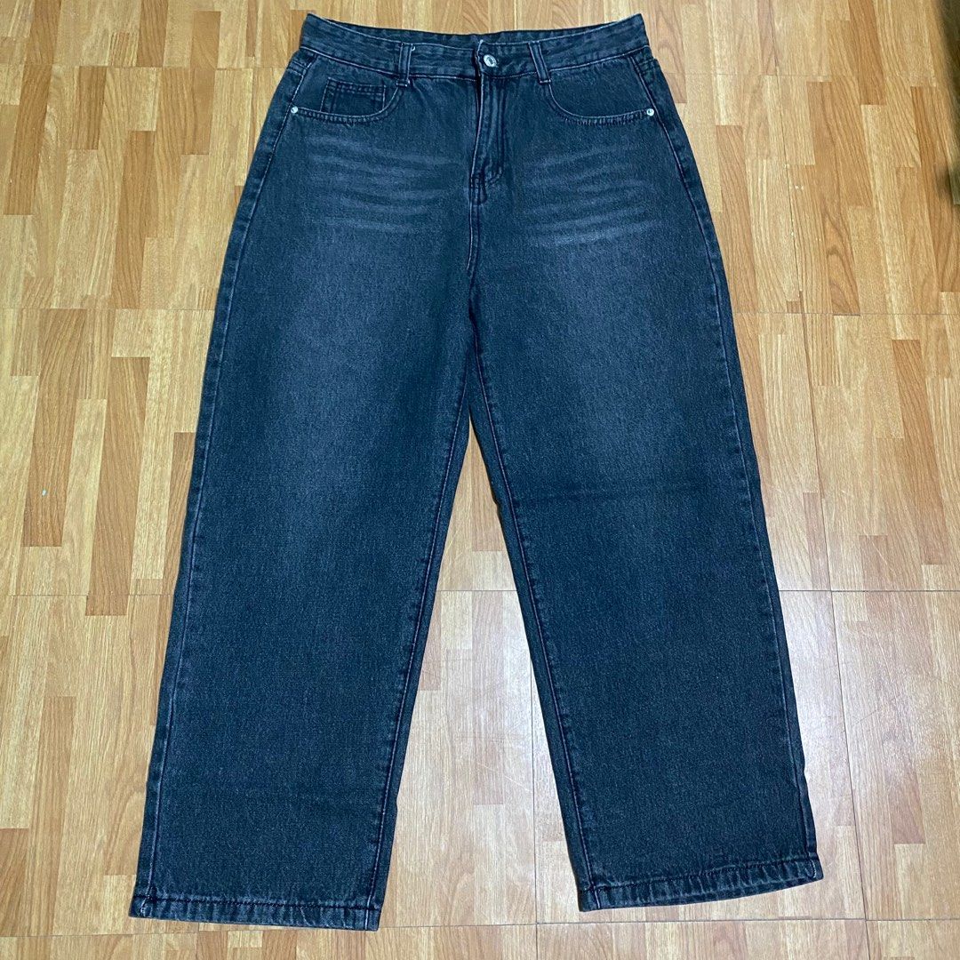 Dark Wash Wide Leg Denim Jeans (Category: Jeans) located in Antipolo. Submitted by caredbypya (Listing ID 1417680457, Image 1). Description: Still Available❗️ Size 30-31 Length 37”.