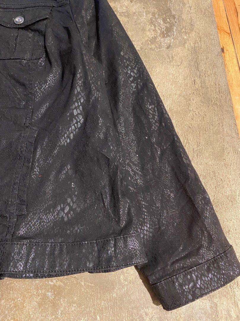 Davina Snake Skin Black Denim Jacket (Category: Coats, Jackets and Outerwear) located in Cavite. Submitted by loadeadgears (Listing ID 1417798391, Image 3). Description: Davina Snake Skin Black Denim Jacket Size: 3XL Dimes: W25.5 L26 SL24.5 Excellent condition No issue 999 plus sf - Davina snakeskin-patterned jacket - Size: 3X - Features: - Button-down front - Two chest pockets - Buttoned cuffs - Care Instructions: - Machine wash cold, gentle cyc
