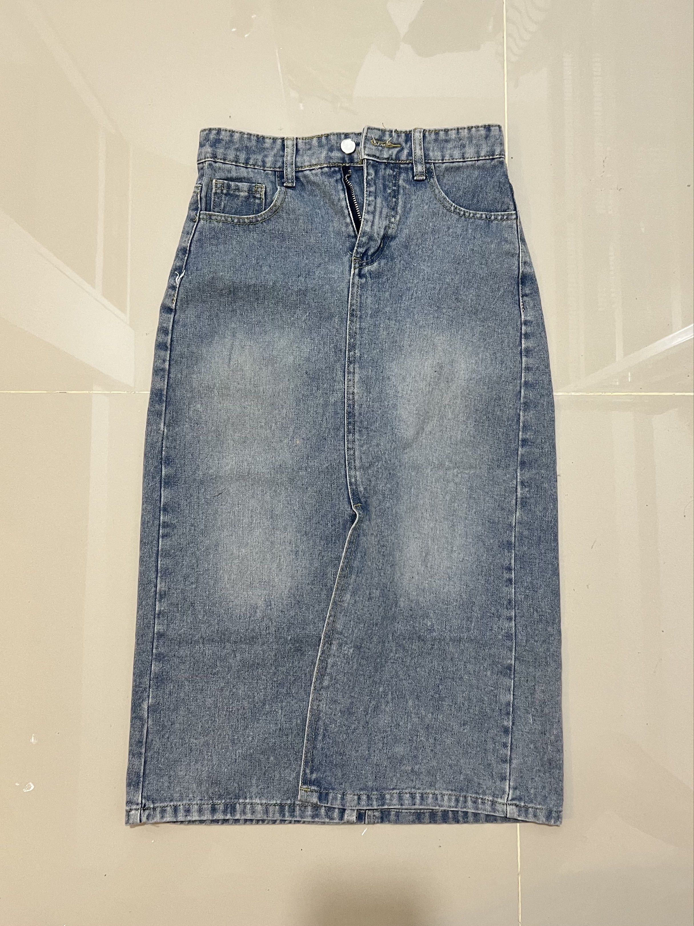 Denim Midi Skirt (Category: Skirts) located in Manila. Submitted by louisecabs (Listing ID 1417779667, Image 1). Description: .