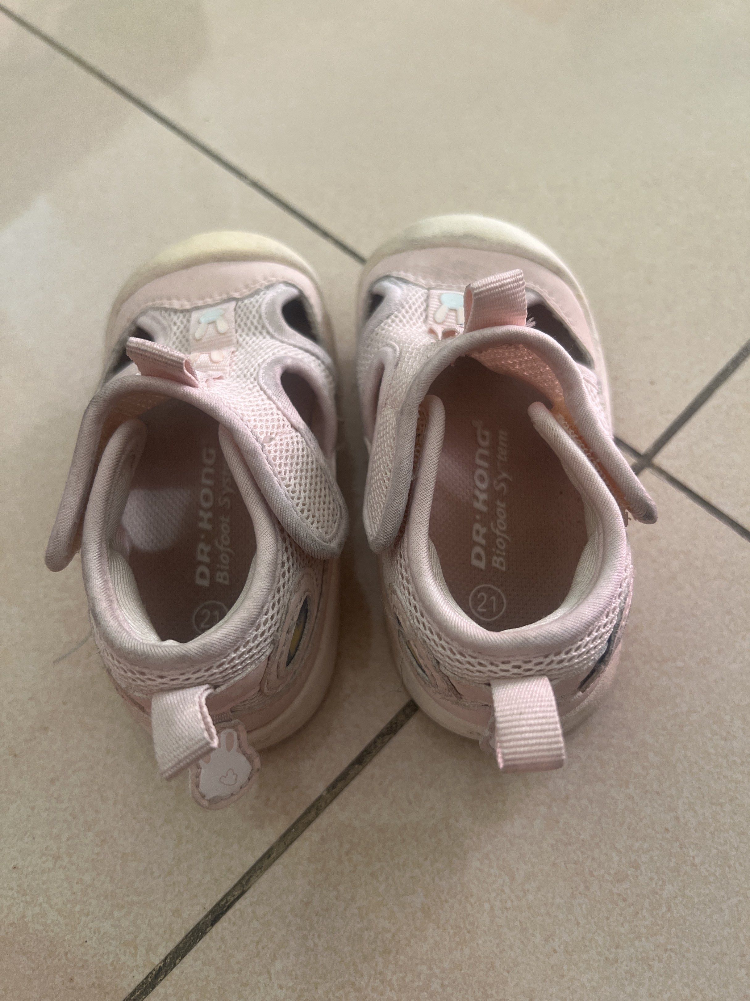 Dr. Kong Baby Sandals Size 21 (Category: Babies & Kids Fashion) located in Quezon City. Submitted by lovedlots (Listing ID 1417697385, Image 2). Description: - Pink color - Size 21 - Mesh design with bunny accents - Velcro - Signs of wear on soles - about 5.5 inches outsole No damage or issue.