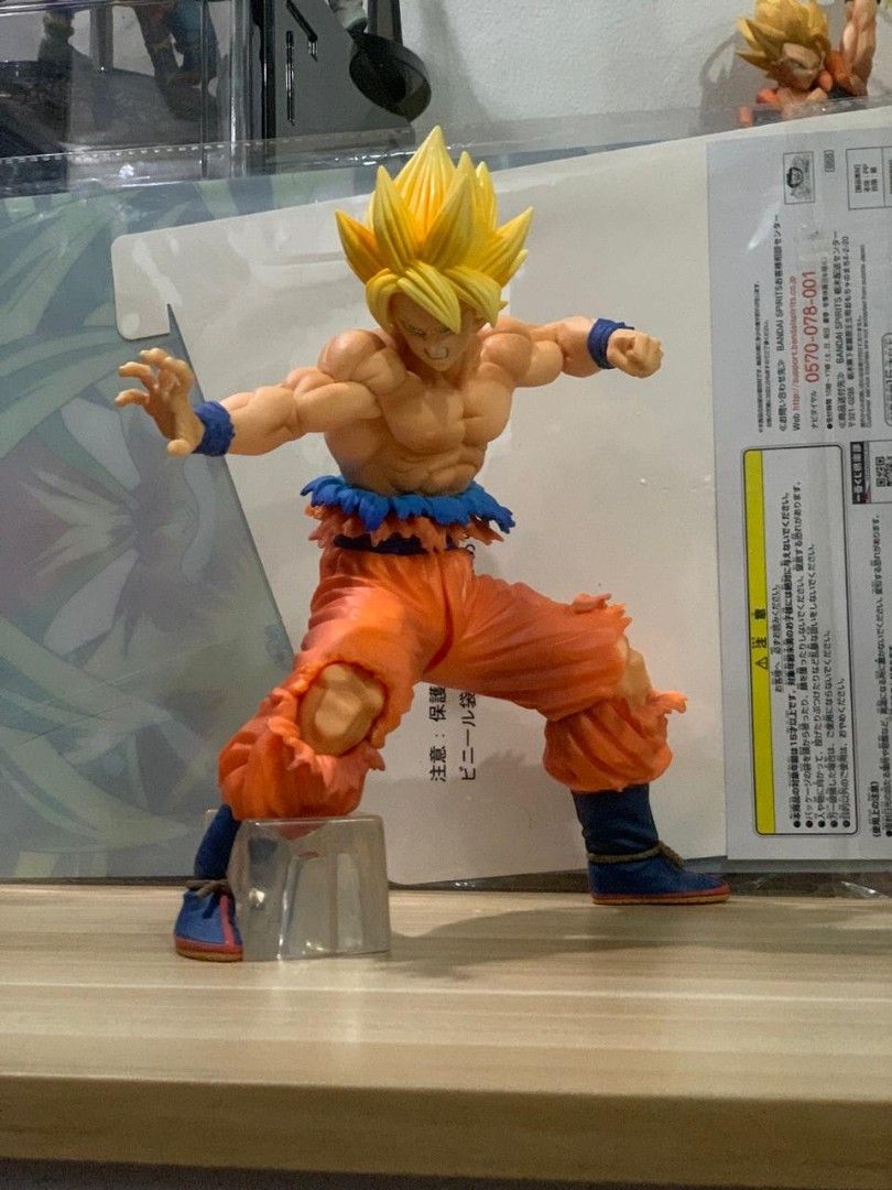 Dragon Ball Z Figures Set (Category: Figurines & Statues) located in Quezon City. Submitted by alpha81824 (Listing ID 1417618544, Image 3). Description: - Dragon Ball Z figurine set Japan - Goku UI, Goku SSJ and Vegito - Masterlise Authentic Figures w/ there Dynamic poses - Cabinet displayed no box no issue makinis - Comes with clear display stands FS if set make me an offer but pass for low Bollers 1200 each figure, first to pay no reservations 