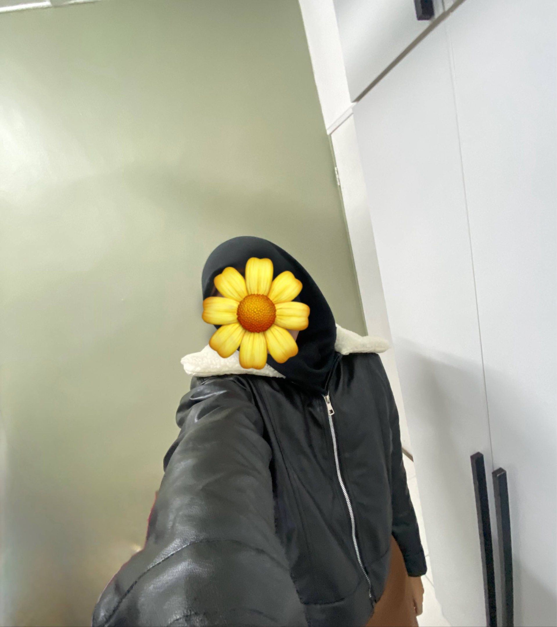 Fleece jacket (Category: Coats, Jackets and Outerwear) located in Tangkak. Submitted by narainaa (Listing ID 1417699641, Image 3). Description: - Brought travel but never wear - Pretty but too thick - Can wear in winter.