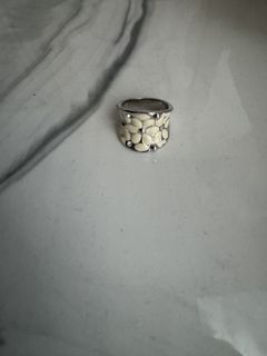 (Category: ) located in . Submitted by MylilCloset (Listing ID 1417657987, Image 1). Description: .