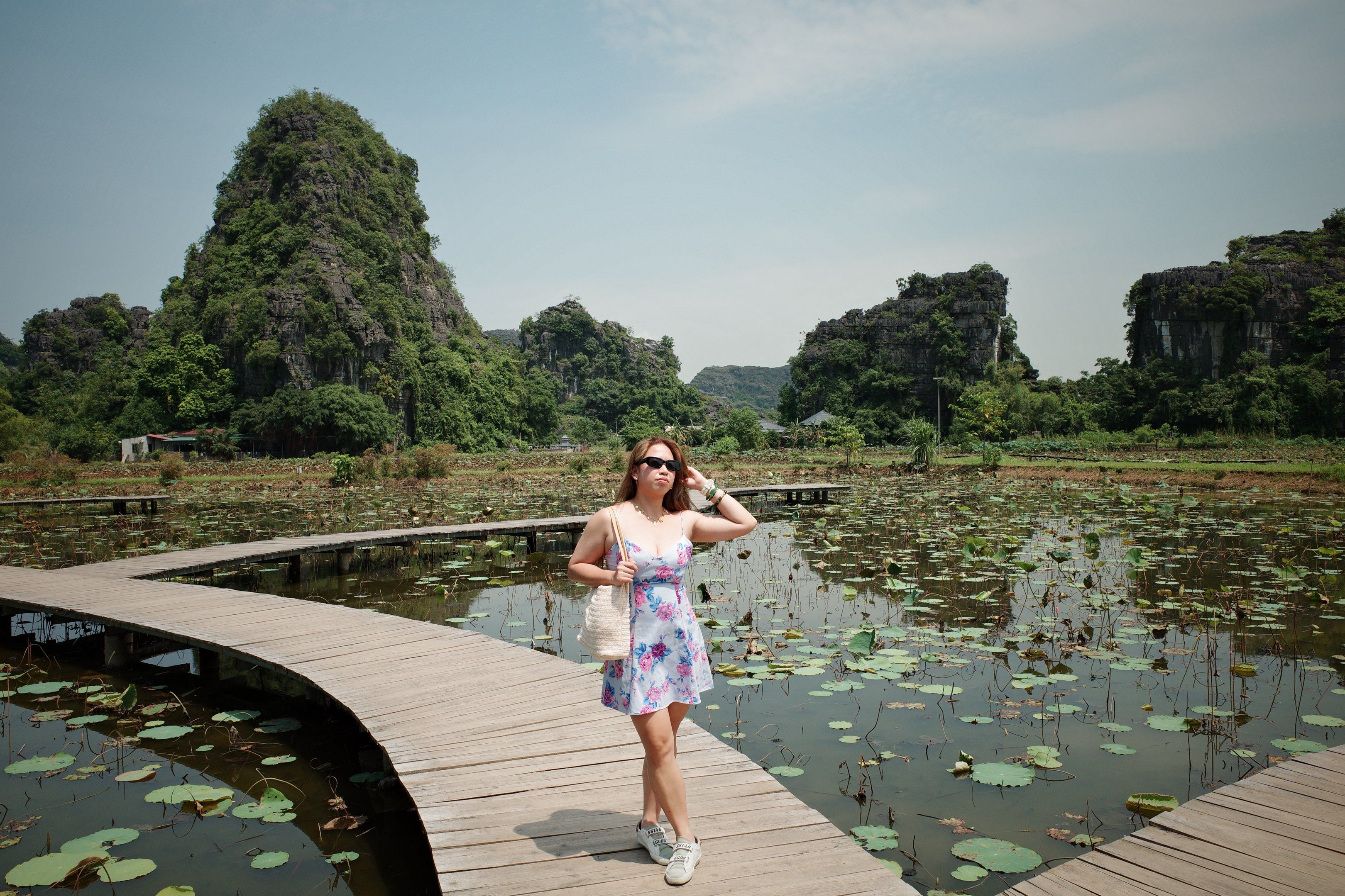 Floral Print Dress (Category: Dresses) located in Manila. Submitted by thesecondhandshop (Listing ID 1417750296, Image 2). Description: - Floral print - Sleeveless - Flattering silhouette - Perfect for casual outings - Lightweight and comfortable - Above-the-knee length.