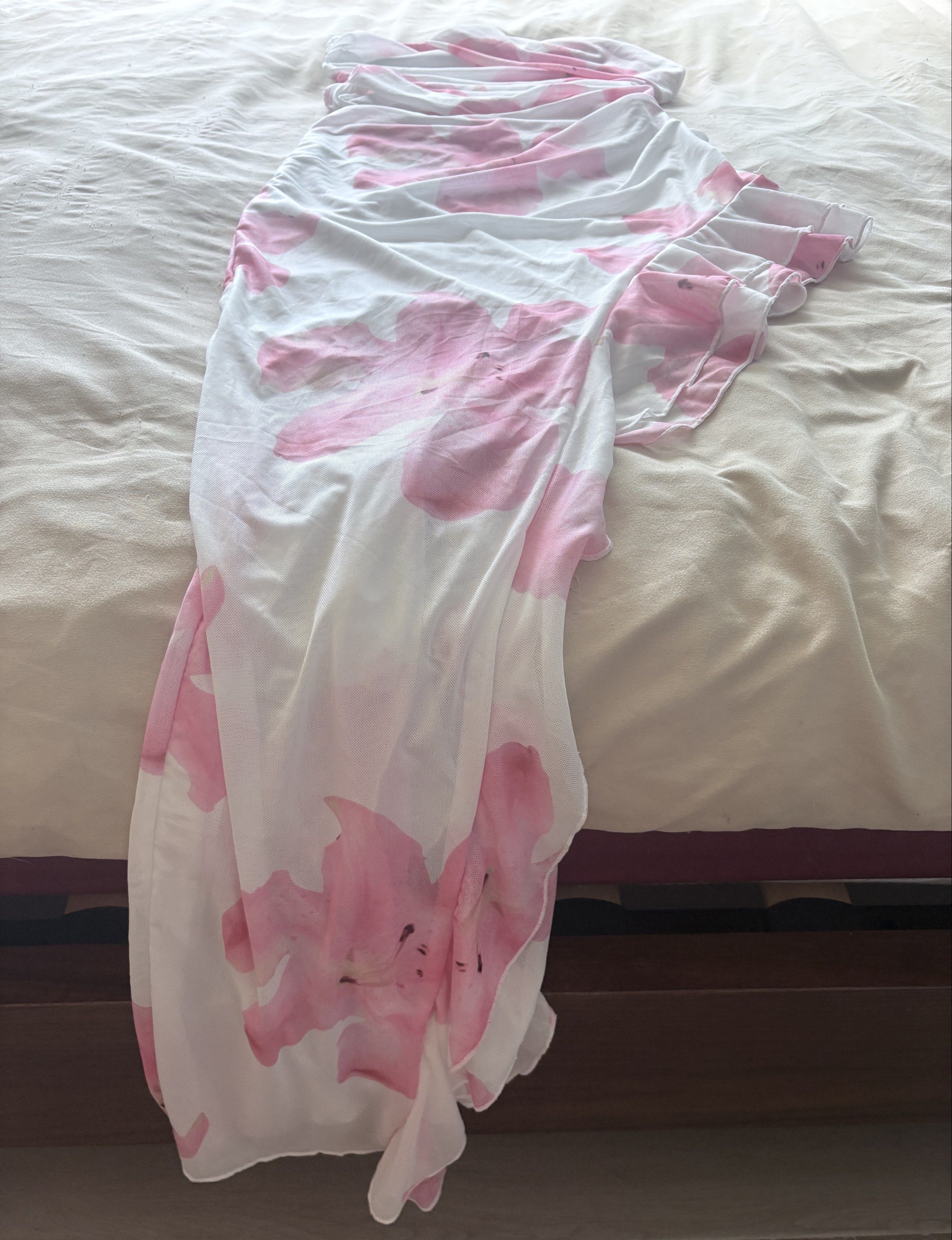 Floral Two-Piece Dress (Category: Dresses) located in Taguig. Submitted by supitsbea (Listing ID 1417801139, Image 2). Description: .
