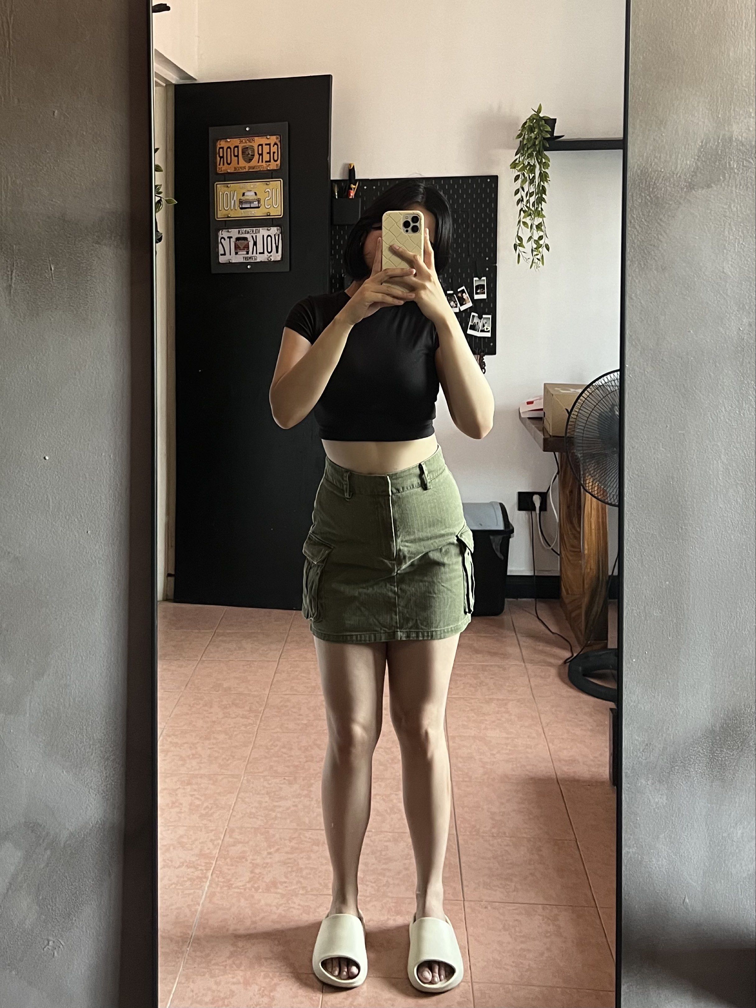 forever 21 cargo mini skirt - khaki (Category: Skirts) located in Bulacan. Submitted by modamuze (Listing ID 1417758537, Image 3). Description: size small 26-27” waist.