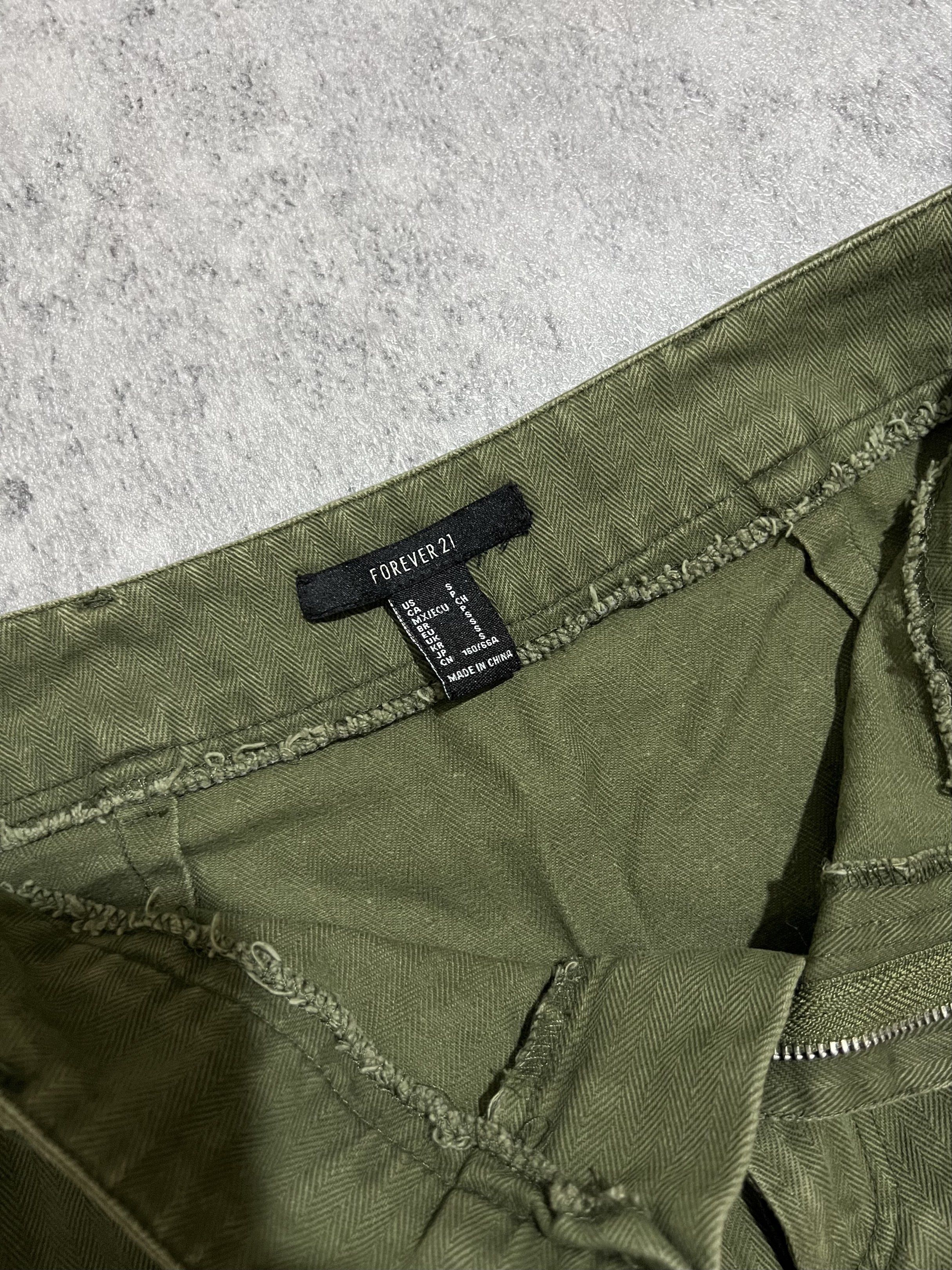forever 21 cargo mini skirt - khaki (Category: Skirts) located in Bulacan. Submitted by modamuze (Listing ID 1417758537, Image 2). Description: size small 26-27” waist.