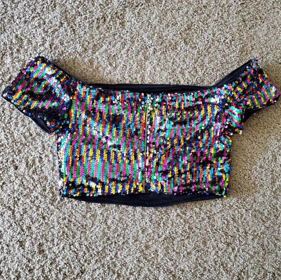 Forever 21 Sequin Off-Shoulder Crop Top (Category: Others Tops) located in Tanauan. Submitted by kdcstro (Listing ID 1417684084, Image 2). Description: Worn once during christmas party Size: S.