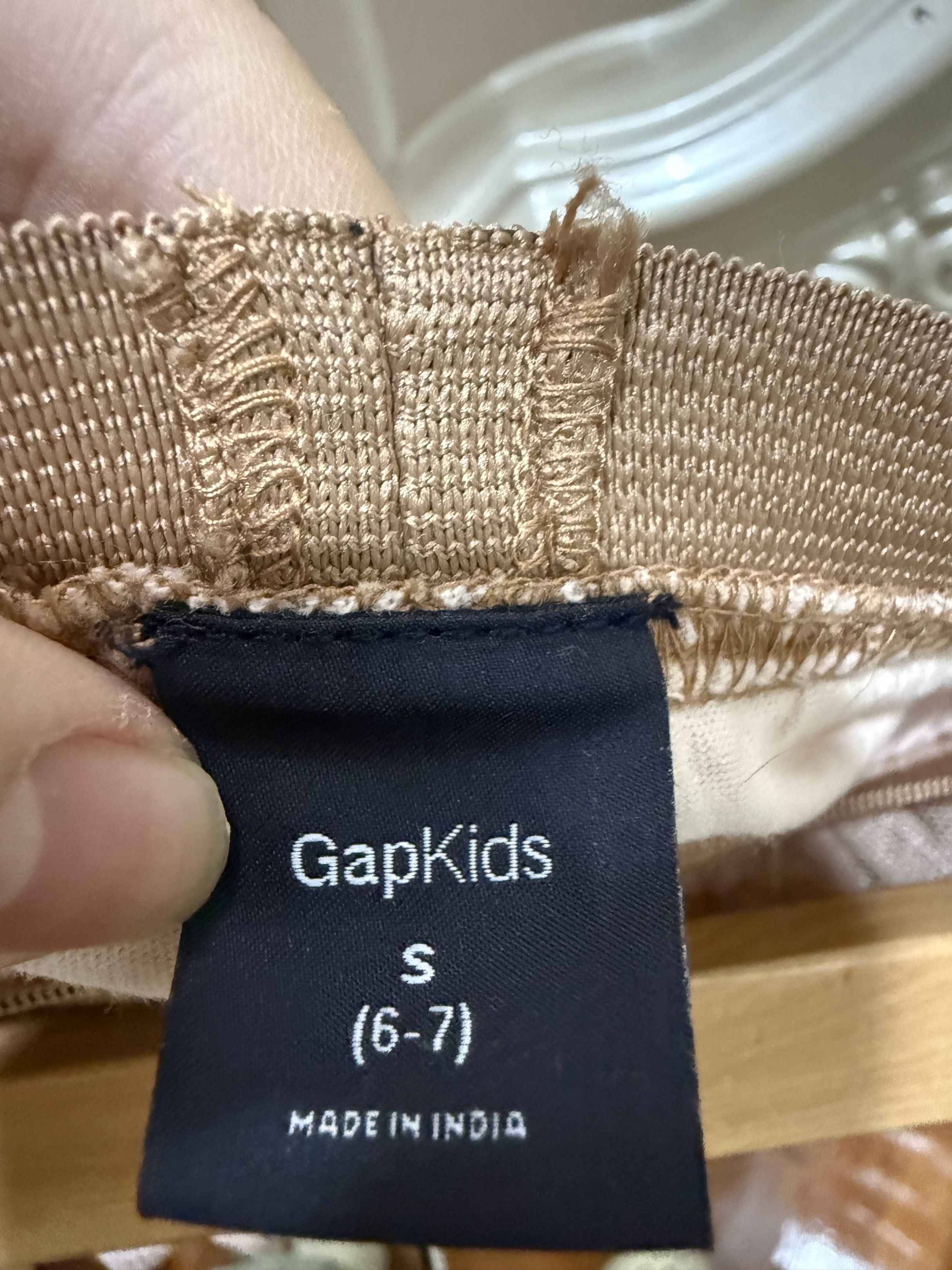 GapKids Ruffle Skirt - Size 6-7 (Category: Babies & Kids Fashion) located in Caloocan City. Submitted by tang.930 (Listing ID 1417744697, Image 2). Description: - GapKids skirt with ombre design - Features layered ruffles - Size S, fits ages 6-7 - Comfortable elastic waistband - Made in India.