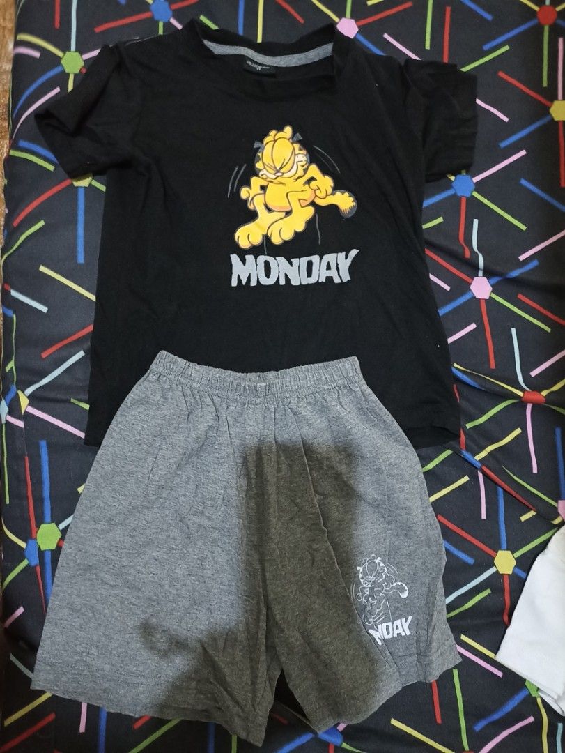 Garfield Monday Outfit - 3T (Category: Babies & Kids Fashion) located in Manila. Submitted by rslsmasi (Listing ID 1417749226, Image 1). Description: - Adorable Garfield outfit! - Includes a black Garfield t-shirt with a "Monday" graphic. - Matching gray Garfield shorts. - Shorts feature a comfortable elastic waistband. - Size: 3T - Perfect for your little one!.