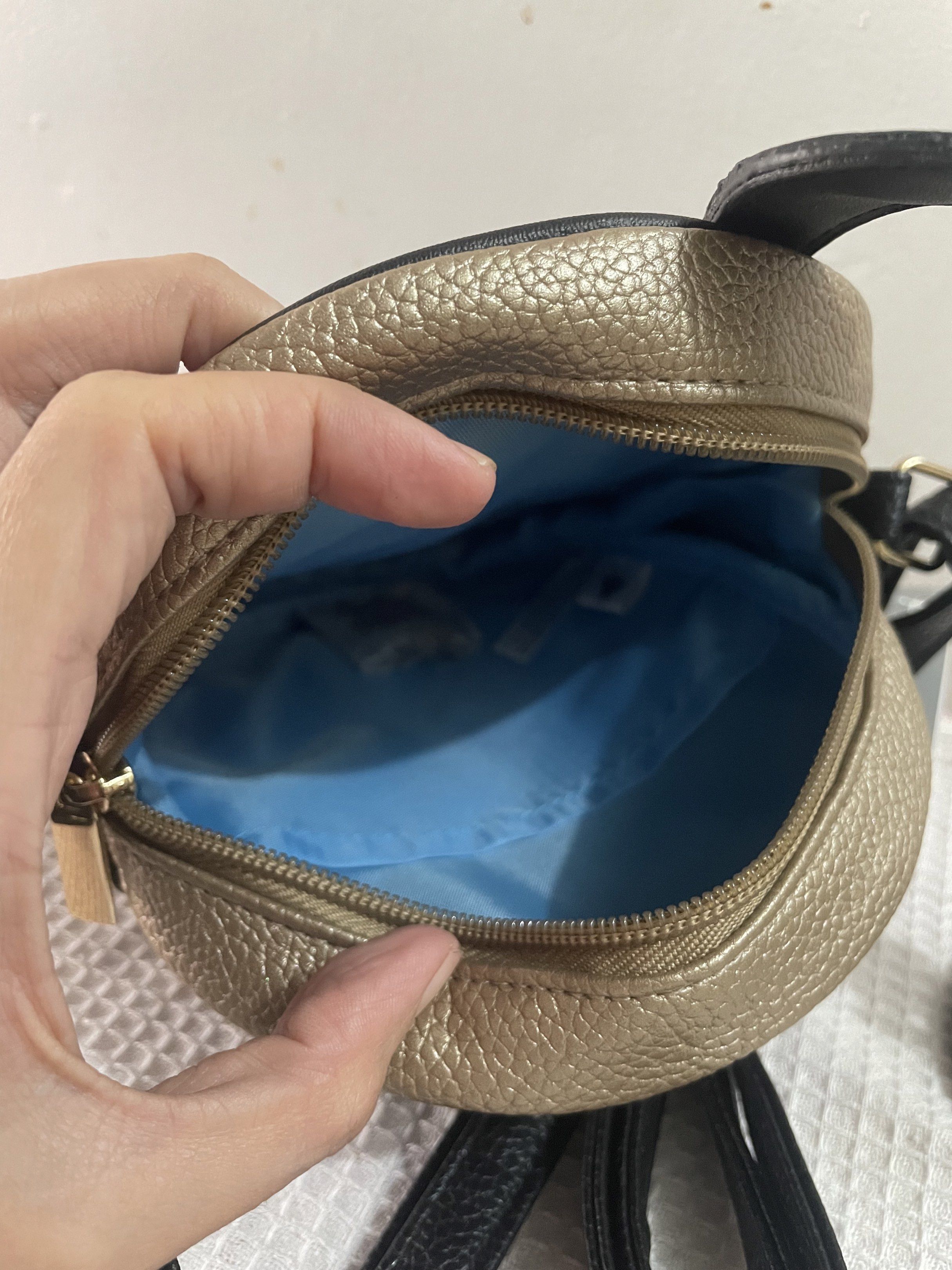Genie Aladin Disney Sling Bag (Category: Other Babies Going Out Needs) located in Pasig City. Submitted by lilhermes (Listing ID 1417652613, Image 3). Description: Wide: 6.5 inches Height: 9 inches Fit phone .