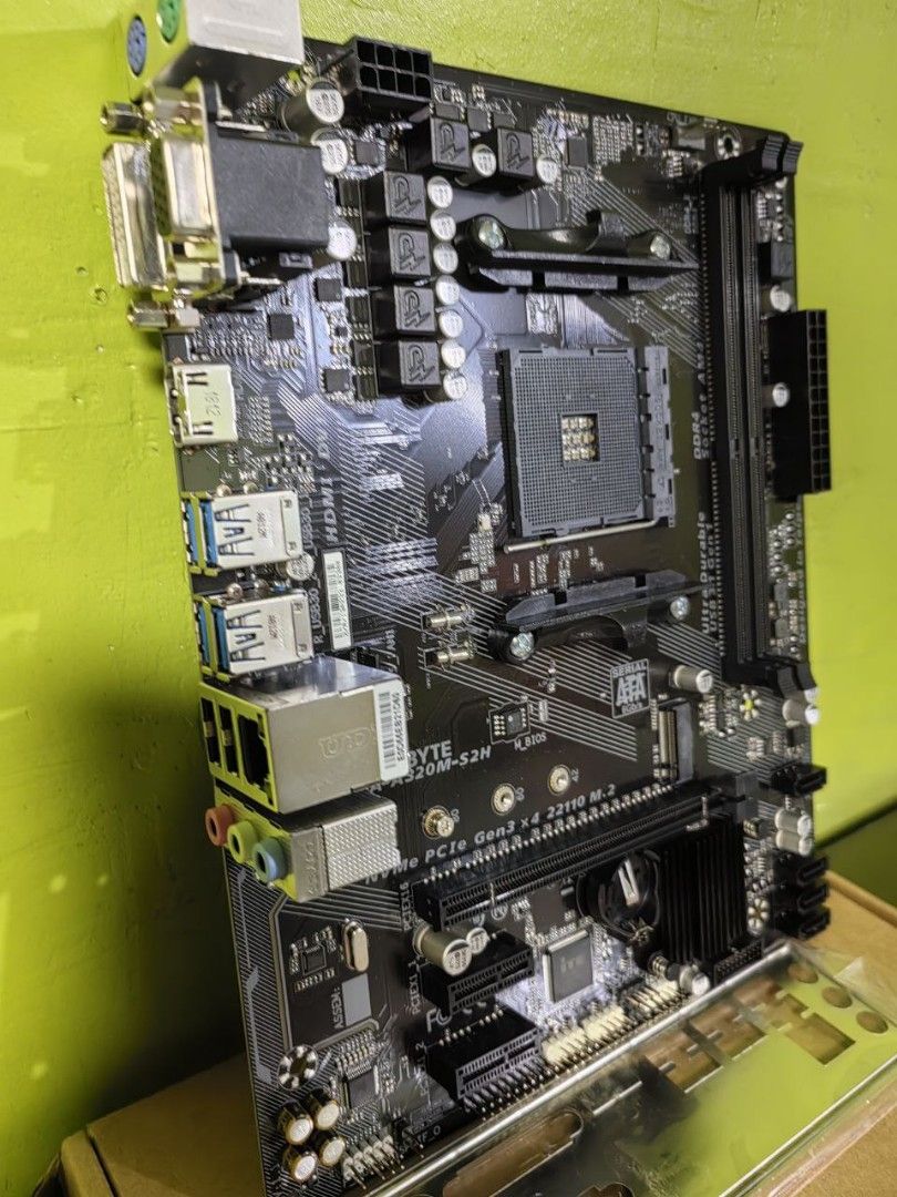 Gigabyte A320M S2h Ddr4 Am4 M.2 (Category: Computer Parts) located in Taguig. Submitted by callidora_touchofelegance (Listing ID 1417619352, Image 3). Description: Gigabyte A320M S2h Ddr4 M.2 nvne No issue.