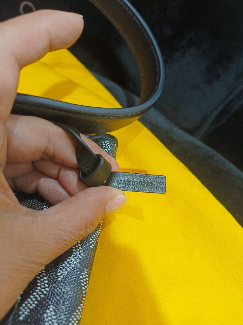 Goyard Hobo Bag (Category: Luxury Bags & Wallets) located in Baguio. Submitted by maria.s0329822318 (Listing ID 1417672755, Image 2). Description: - Authentic Goyard Hobo Bag - Signature Goyardine canvas - Includes dust bag - Includes small pouch - Black leather strap and trim - Pouch with snap closure - Goyard Paris logo on pouch.