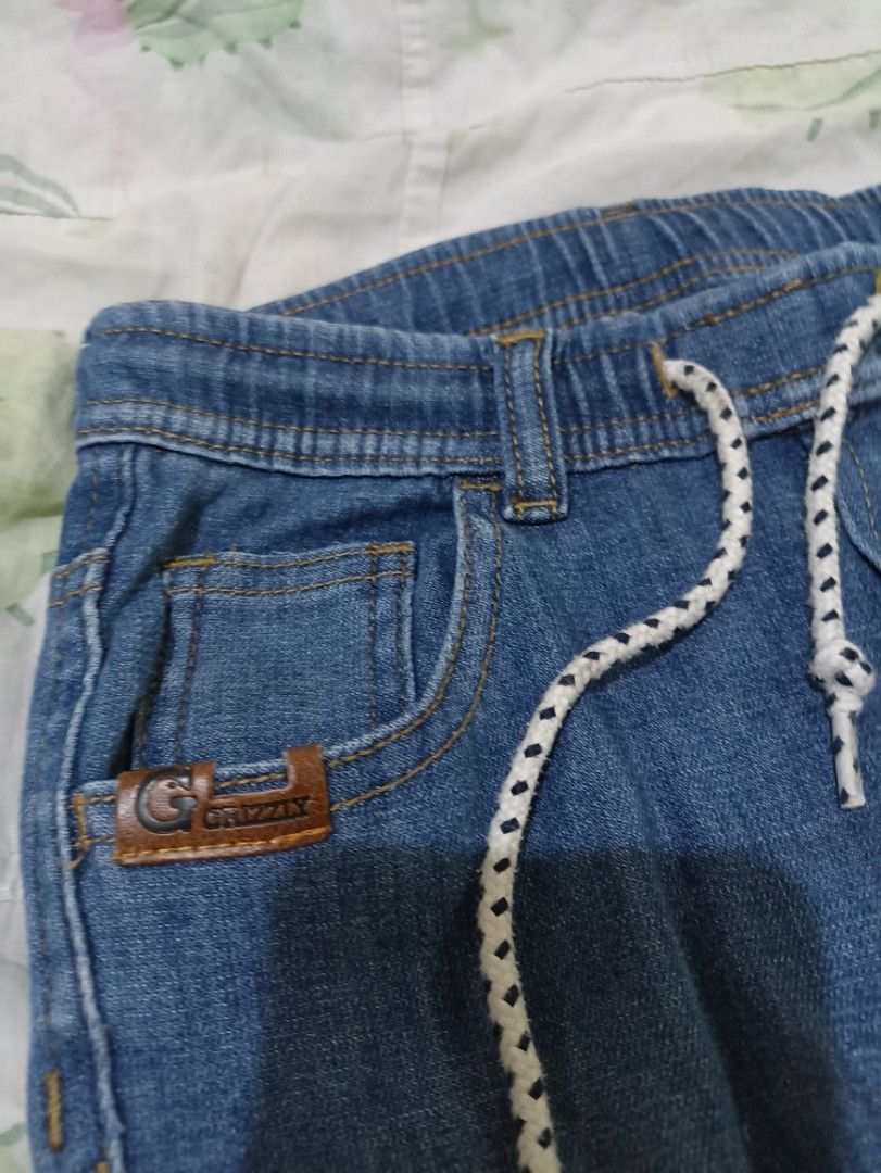 Grizzly Original Denim Jeans - Size L (Category: Babies & Kids Fashion) located in Manila. Submitted by rslsmasi (Listing ID 1417750077, Image 2). Description: - Grizzly Original denim jeans - Size: L - Color: Blue - Features: - Elastic waistband - Drawstring - Two front pockets - Two back pockets - Grizzly logo patch.