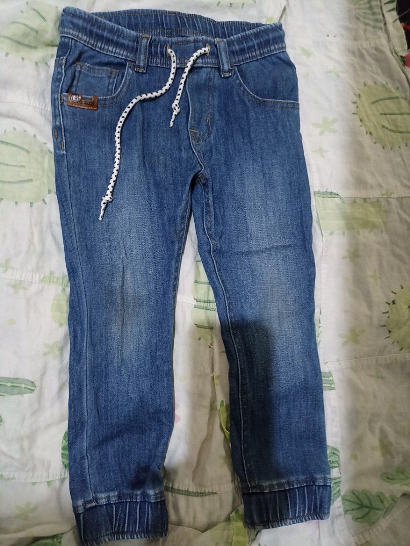 Grizzly Original Denim Jeans - Size L (Category: Babies & Kids Fashion) located in Manila. Submitted by rslsmasi (Listing ID 1417750077, Image 3). Description: - Grizzly Original denim jeans - Size: L - Color: Blue - Features: - Elastic waistband - Drawstring - Two front pockets - Two back pockets - Grizzly logo patch.