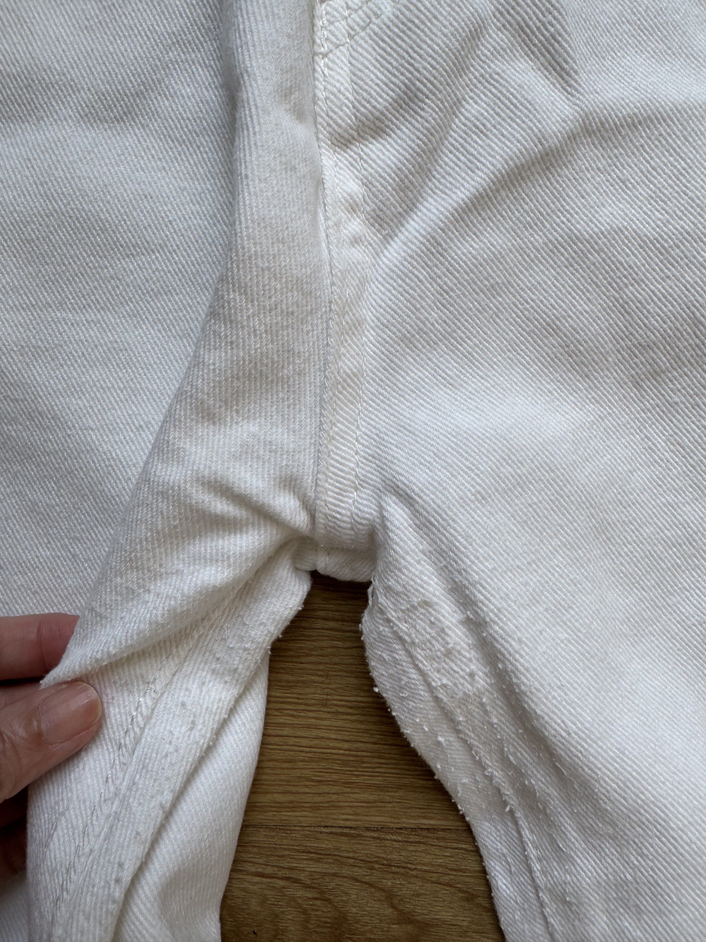 GTW Urban White Jeans - Size M (Category: Jeans) located in Manila. Submitted by obach (Listing ID 1417733645, Image 2). Description: - GTW Urban white jeans - Size: M - Style: Straight leg - Features: Button closure, five-pocket design - Waist: Approximately 30 inches - Length: Approximately 38 inches - Condition: Good.