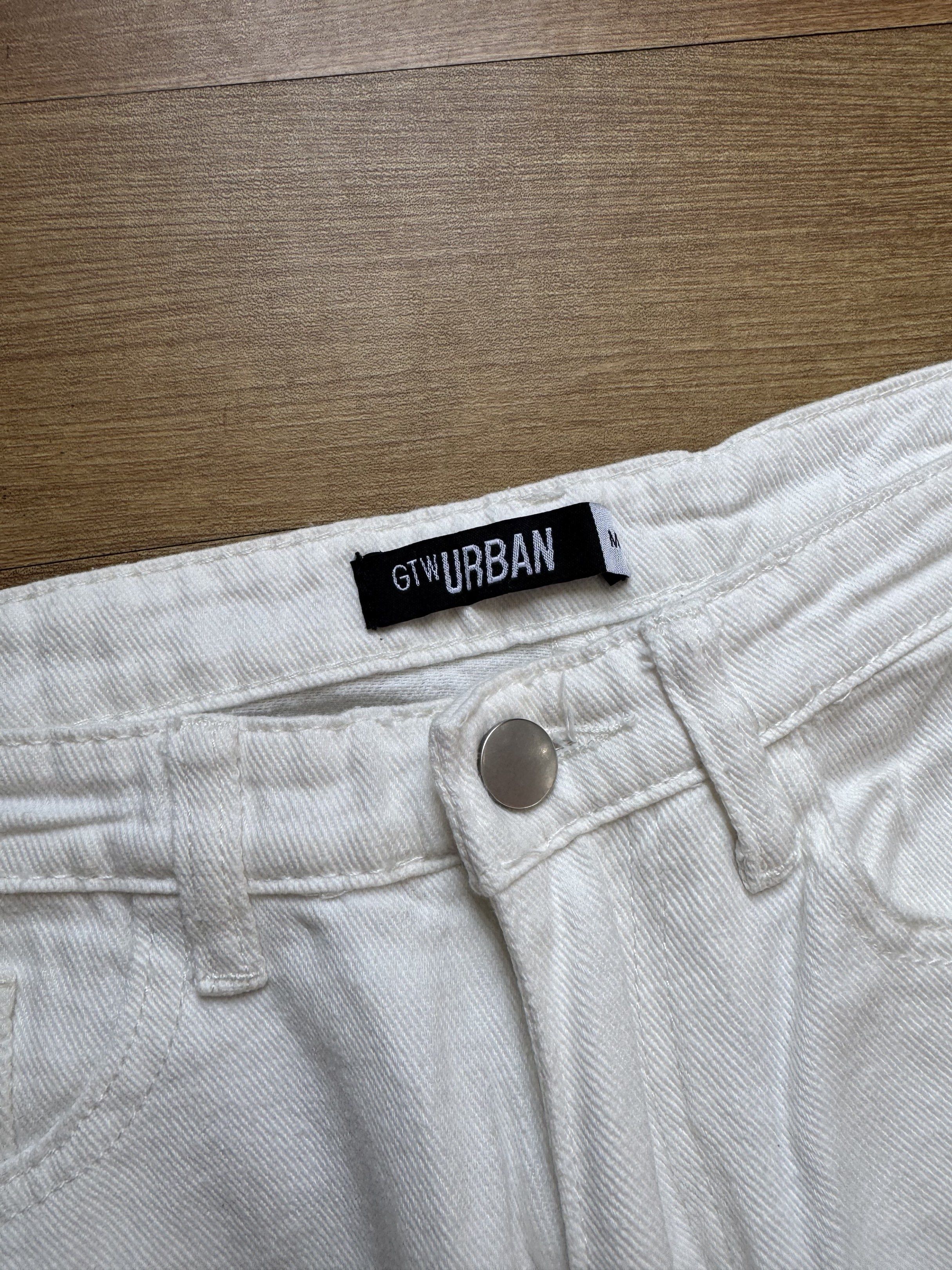 GTW Urban White Jeans - Size M (Category: Jeans) located in Manila. Submitted by obach (Listing ID 1417733645, Image 3). Description: - GTW Urban white jeans - Size: M - Style: Straight leg - Features: Button closure, five-pocket design - Waist: Approximately 30 inches - Length: Approximately 38 inches - Condition: Good.