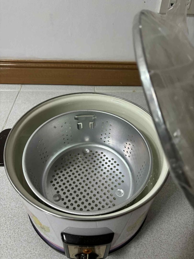 Hanabishi Deep Fryer HA-850 (Category: Fryers) located in Manila. Submitted by jjalbert (Listing ID 1417611931, Image 3). Description: - Hanabishi deep fryer (Model: HA-850) - Features a charming floral design - Includes removable basket and lid - Equipped with a temperature control dial - White body with purple and pink stripe - Black handles and base - In good working condition.